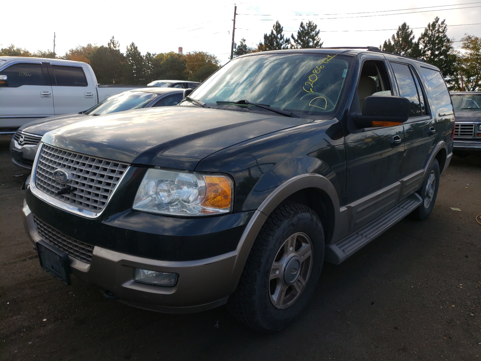 Photo 2 from auction – 2004 FORD EXPEDITION with VIN 1FMFU18L44LB75578