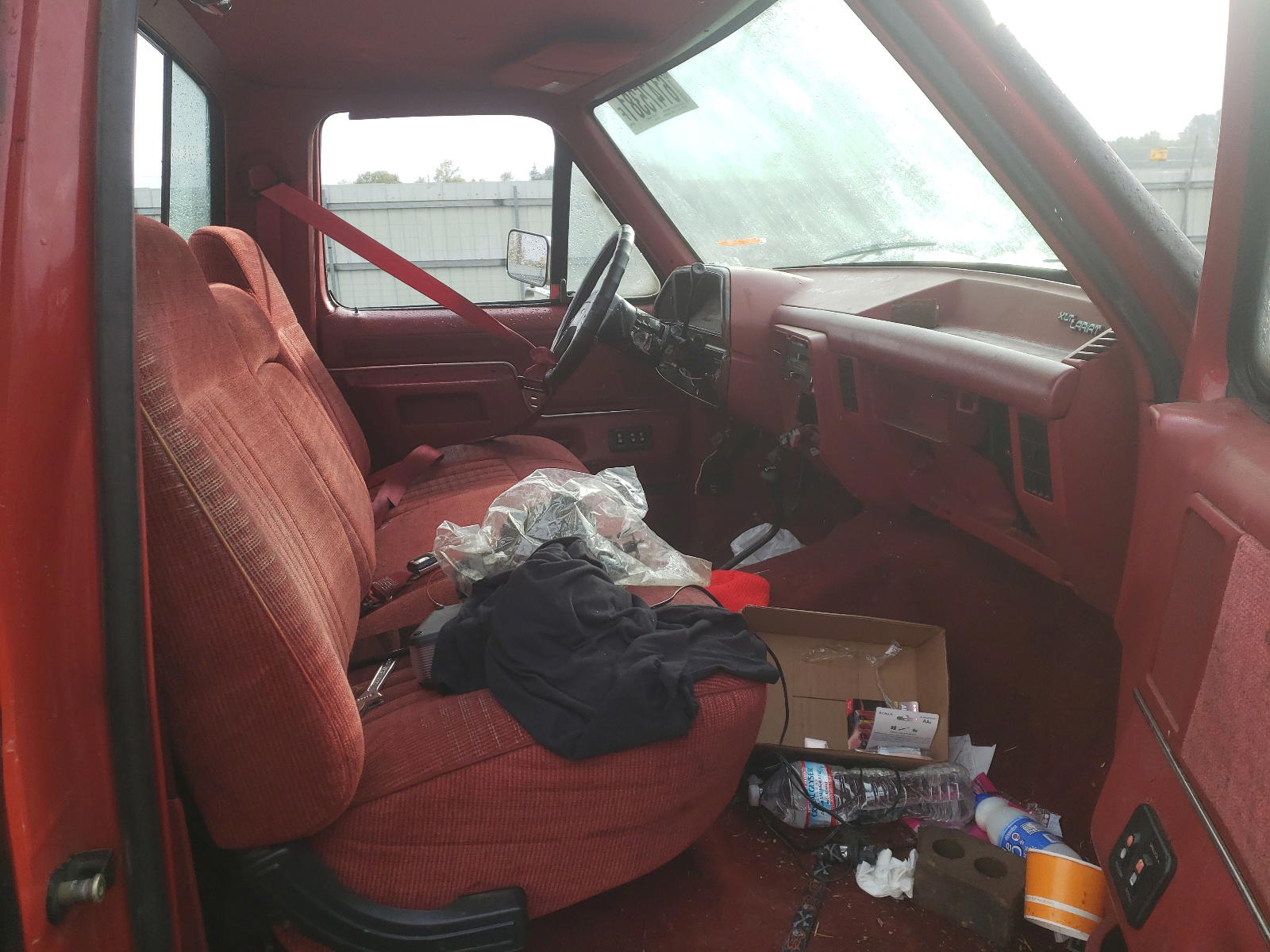 Photo 5 from auction – 1990 FORD F150 with VIN 1FTEF14N8LPB40183