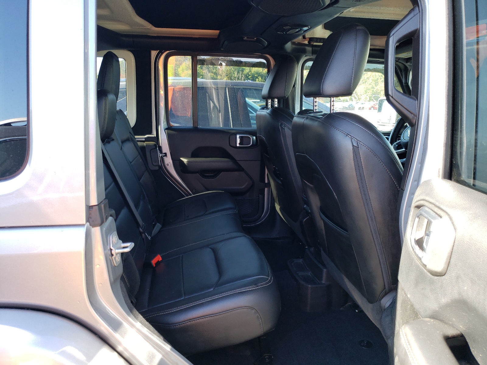 Photo 6 from auction – 2018 JEEP WRANGLER U with VIN 1C4HJXEG5JW272413