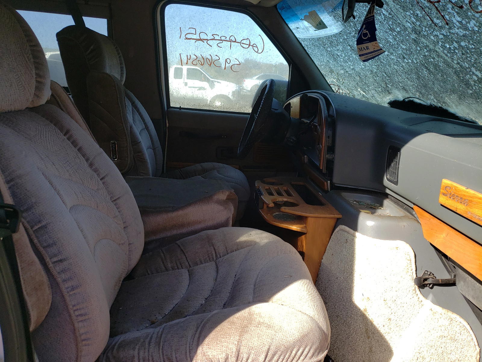 Photo 5 from auction – 1995 FORD ECONOLINE with VIN 1FDEE14H0SHA57697