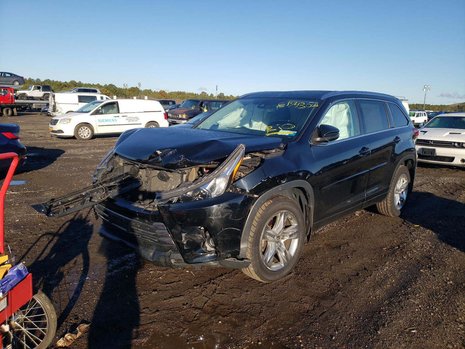 Photo 2 from auction – 2017 TOYOTA HIGHLANDER with VIN 5TDDZRFH3HS386396