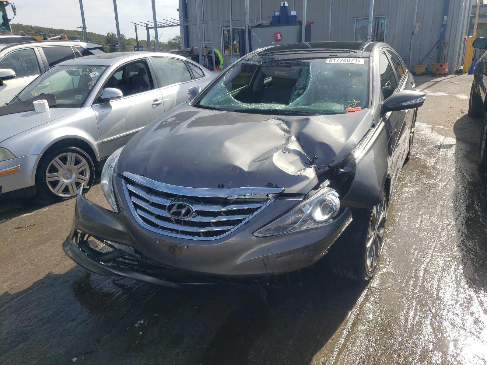 Photo 2 from auction – 2014 HYUNDAI SONATA SE with VIN 5NPEC4AB2EH850761