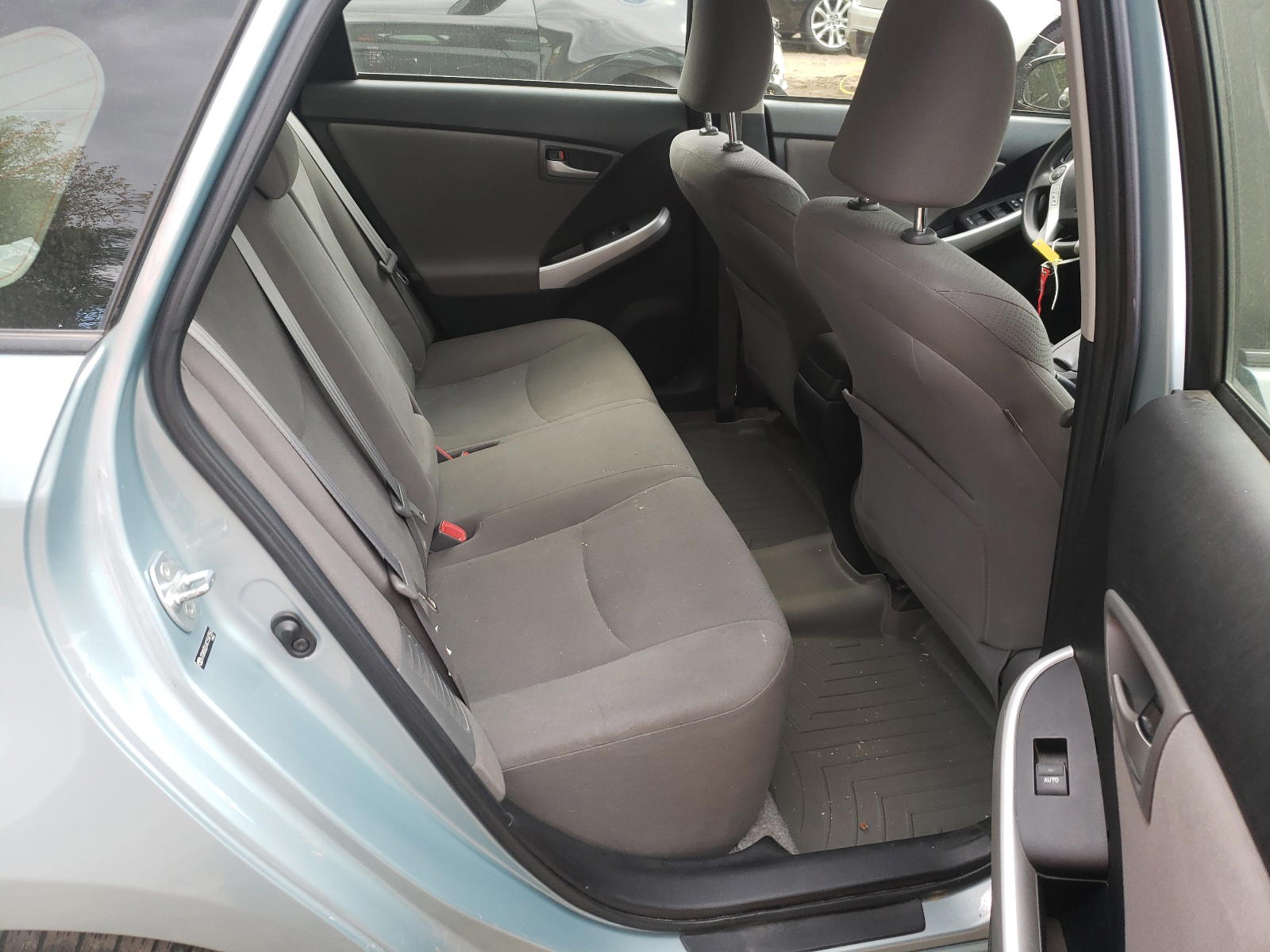 Photo 6 from auction – 2012 TOYOTA PRIUS with VIN JTDKN3DU4C1547554