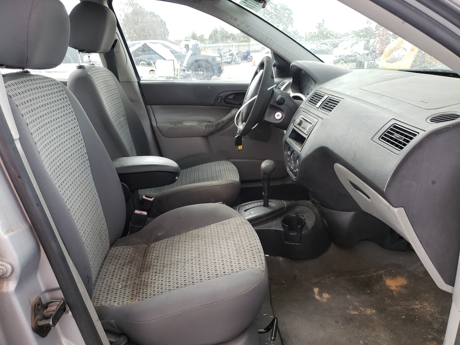 Photo 5 from auction – 2007 FORD FOCUS ZX4 with VIN 1FAFP34N57W225928