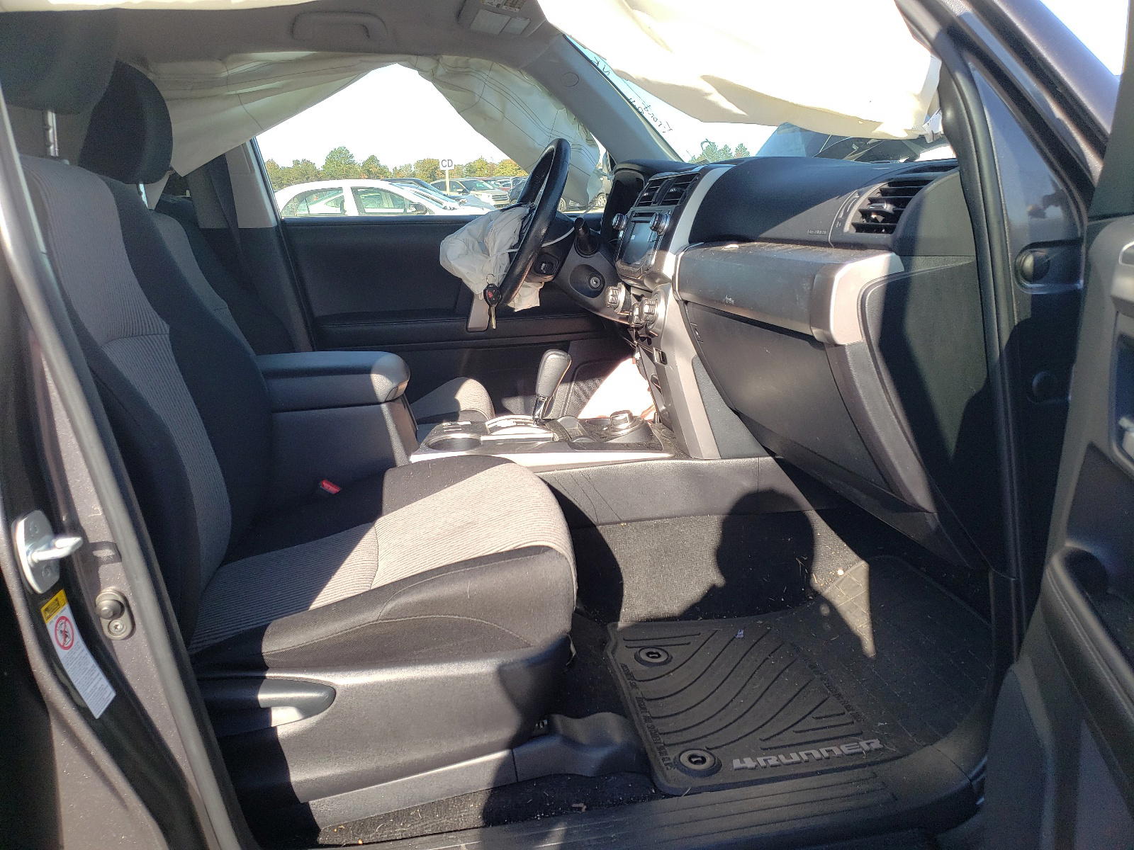 Photo 5 from auction – 2015 TOYOTA 4RUNNER SR with VIN JTEBU5JR8F5203460