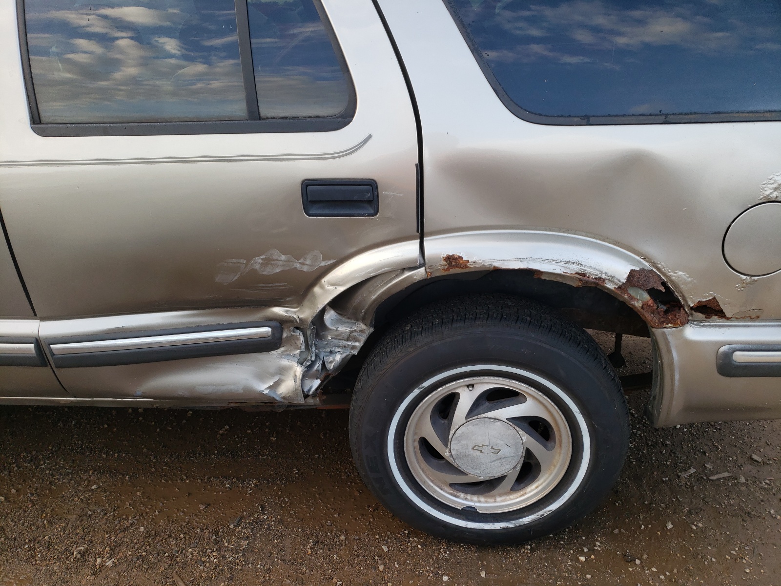 Photo 9 from auction – 1998 CHEVROLET BLAZER with VIN 1GNDT13W9W2288135