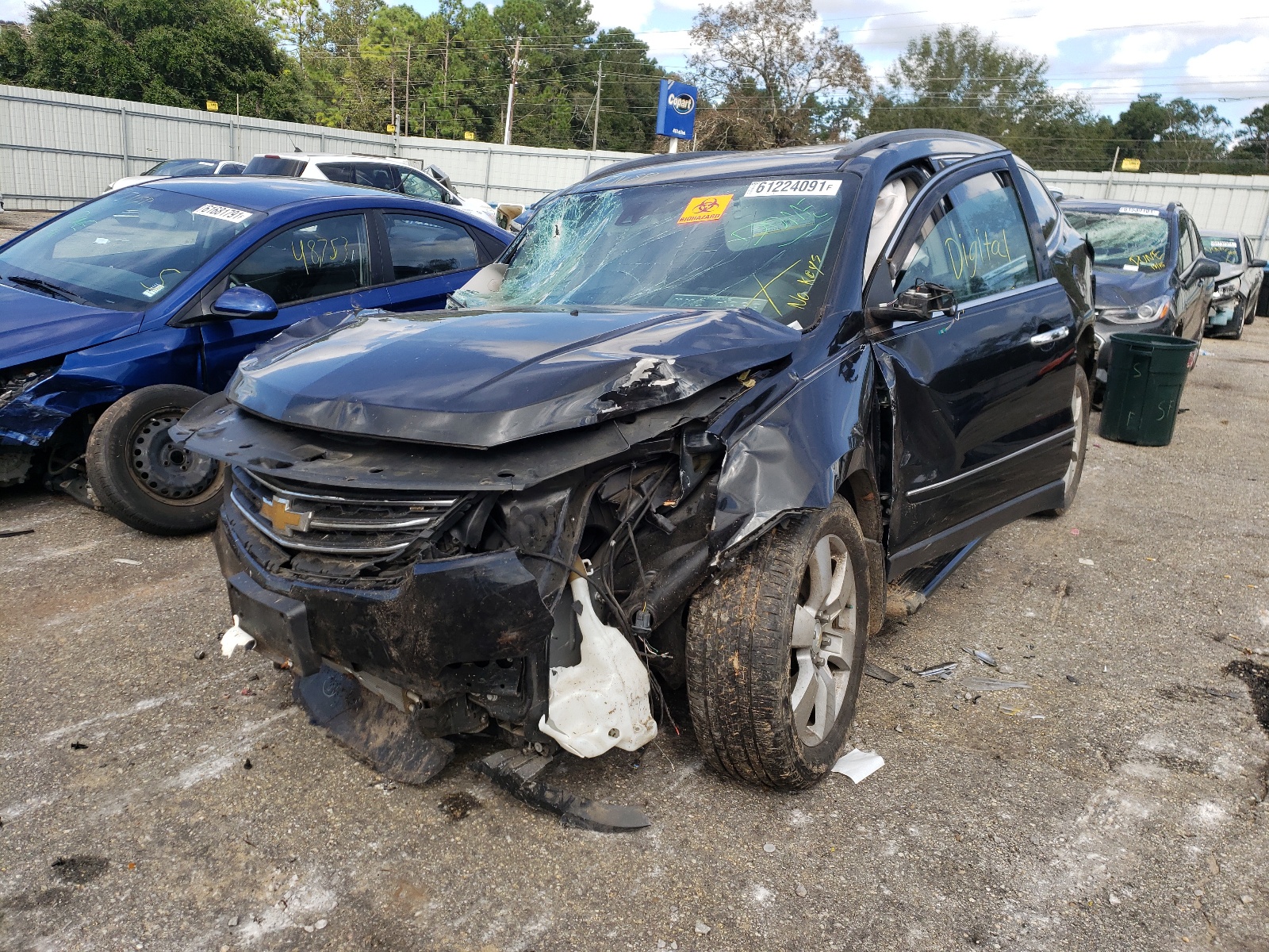 Photo 2 from auction – 2015 CHEVROLET TRAVERSE L with VIN 1GNKRJKD8FJ156219