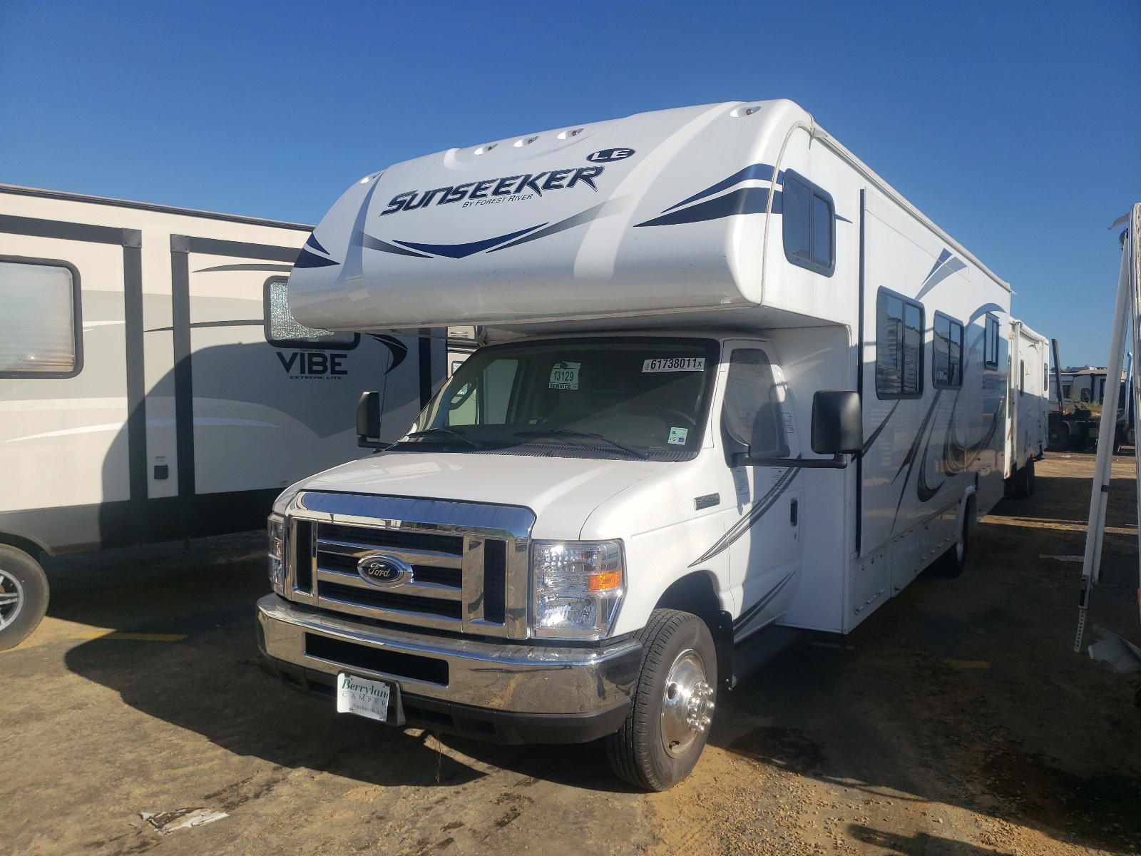 Photo 2 from auction – 2018 FORD ECONOLINE with VIN 1FDXE4FS0JDC40493