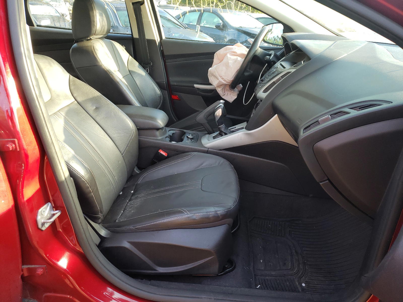 Photo 5 from auction – 2014 FORD FOCUS SE with VIN 1FADP3K23EL383439