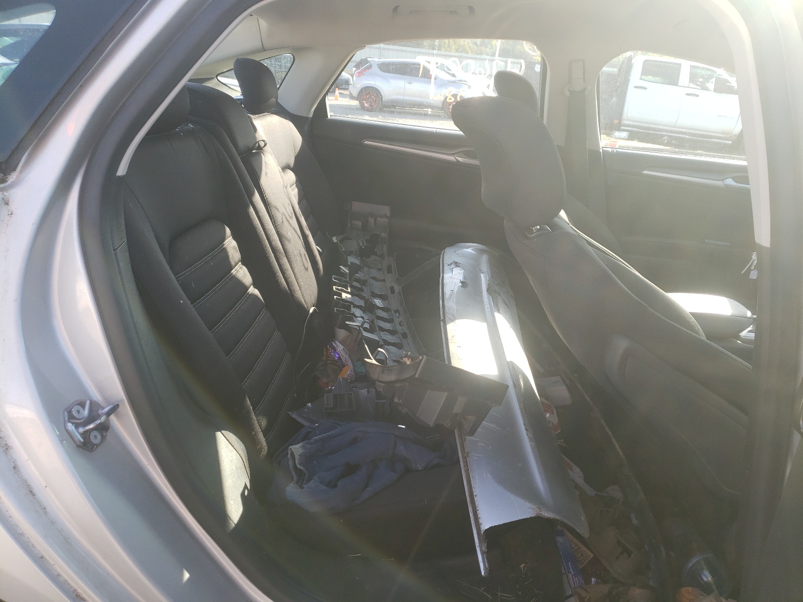 Zdjęcie 6 z aukcji – 2015 FORD FUSION z VIN 3FA6P0HD0FR275539