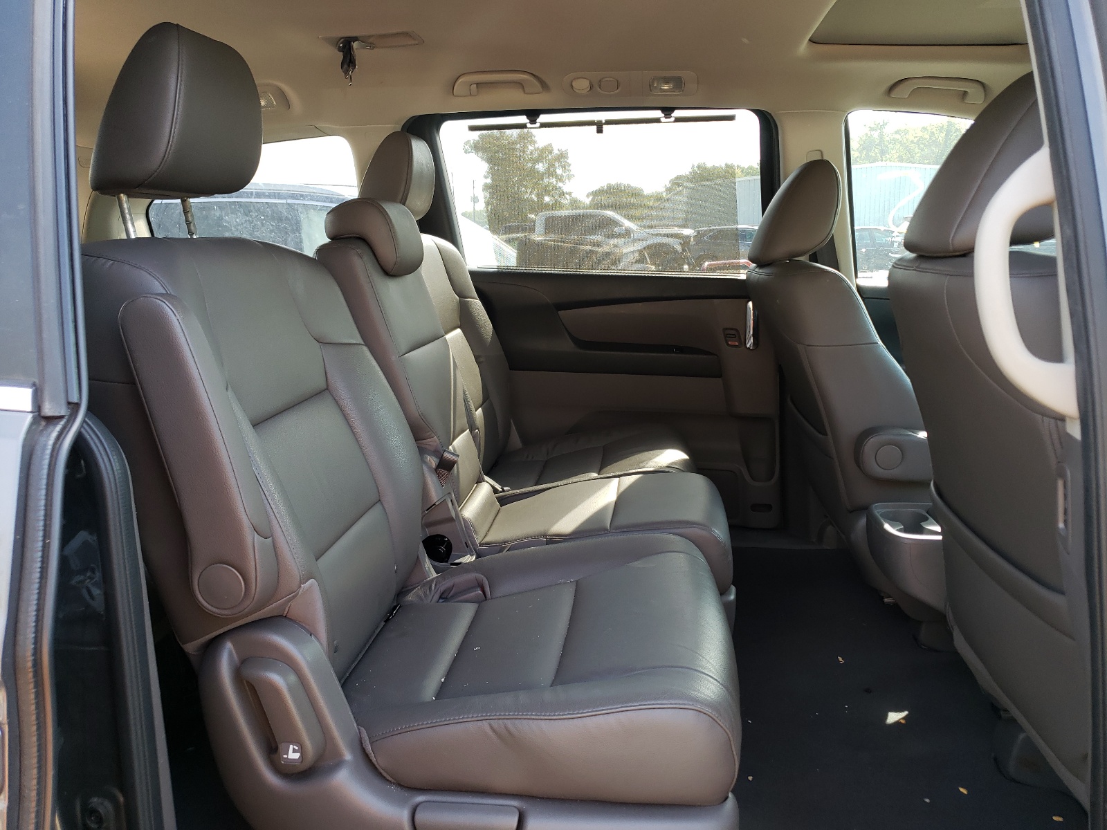 Photo 6 from auction – 2015 HONDA ODYSSEY EX with VIN 5FNRL5H60FB076994
