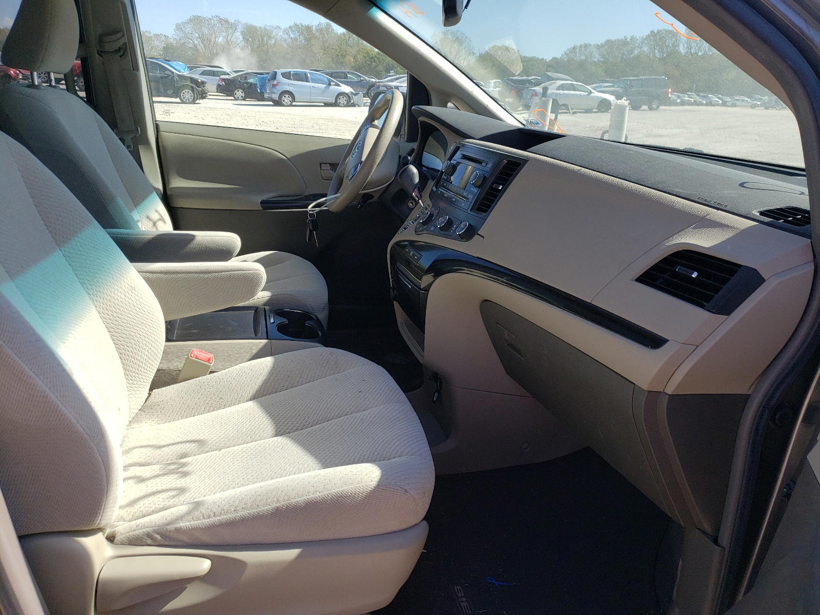 Photo 5 from auction – 2011 TOYOTA SIENNA LE with VIN 5TDKK3DC5BS065323