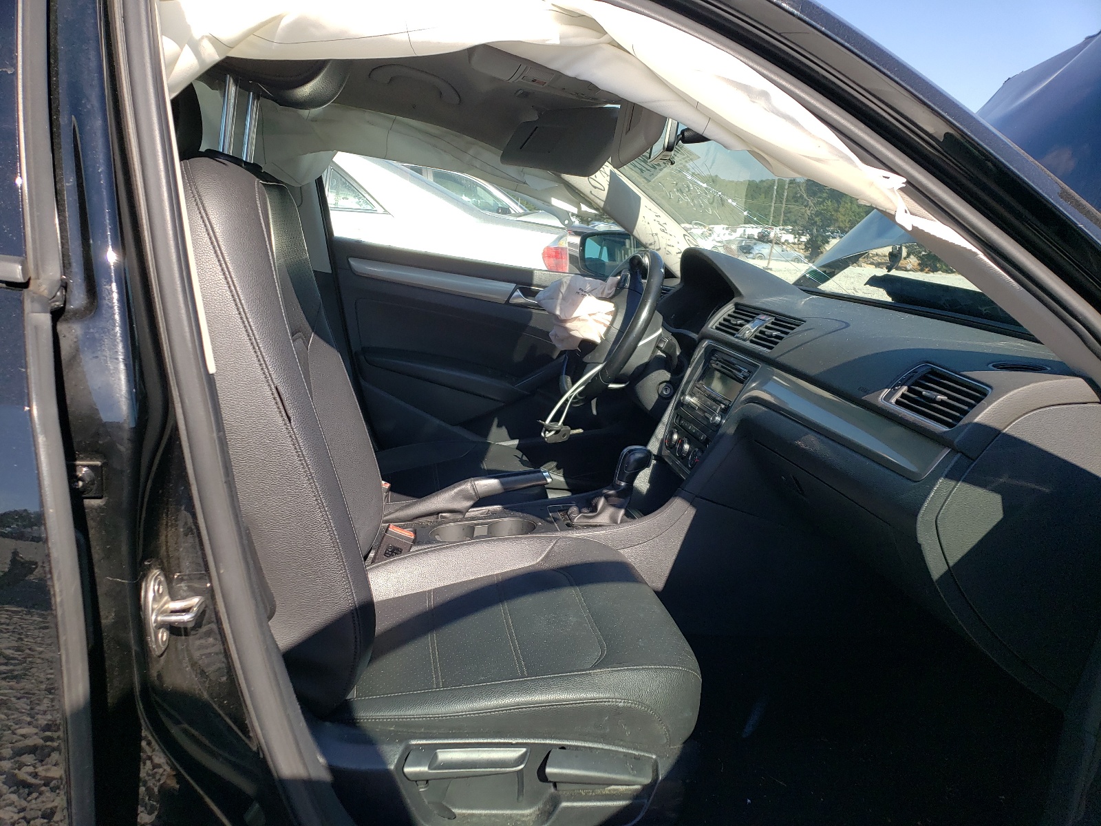 Photo 5 from auction – 2015 VOLKSWAGEN PASSAT S with VIN 1VWAT7A36FC047874