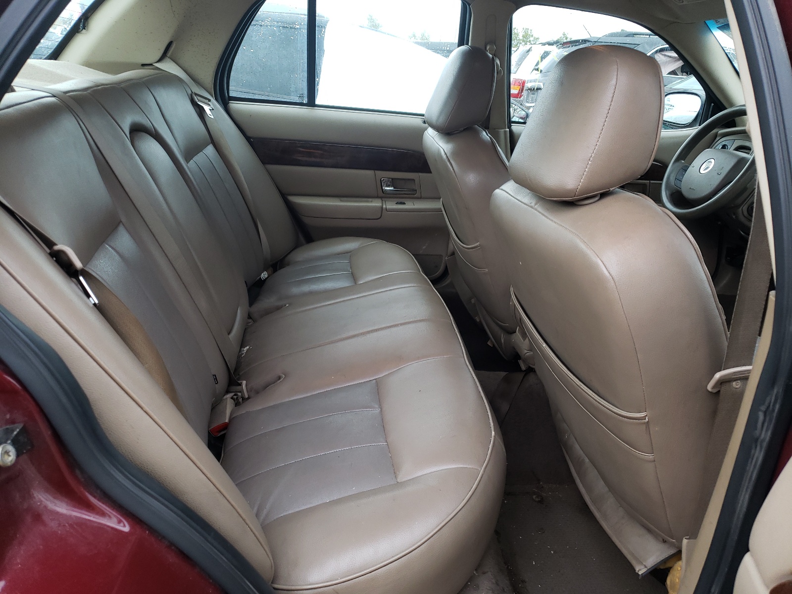 Photo 6 from auction – 2005 MERCURY GRAND MARQ with VIN 2MEFM74W15X608221