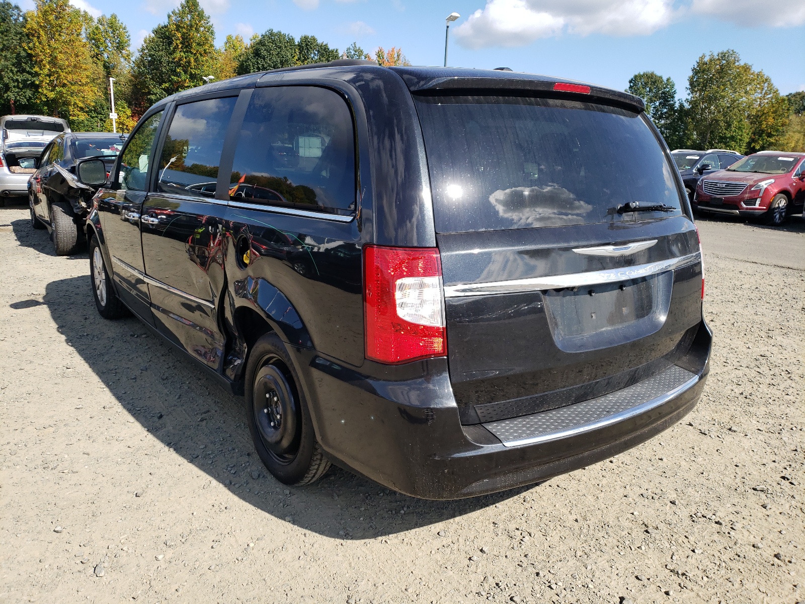 Photo 3 from auction – 2016 CHRYSLER TOWN & COU with VIN 2C4RC1BG7GR256781