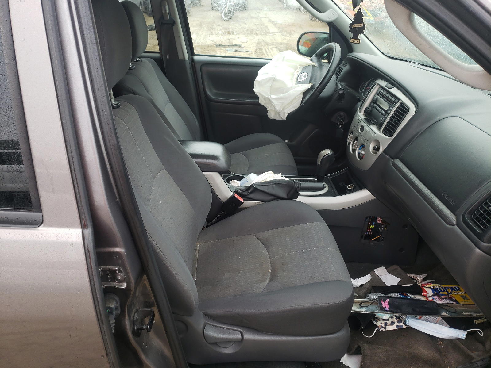 Photo 5 from auction – 2005 MAZDA TRIBUTE I with VIN 4F2YZ02Z25KM63175