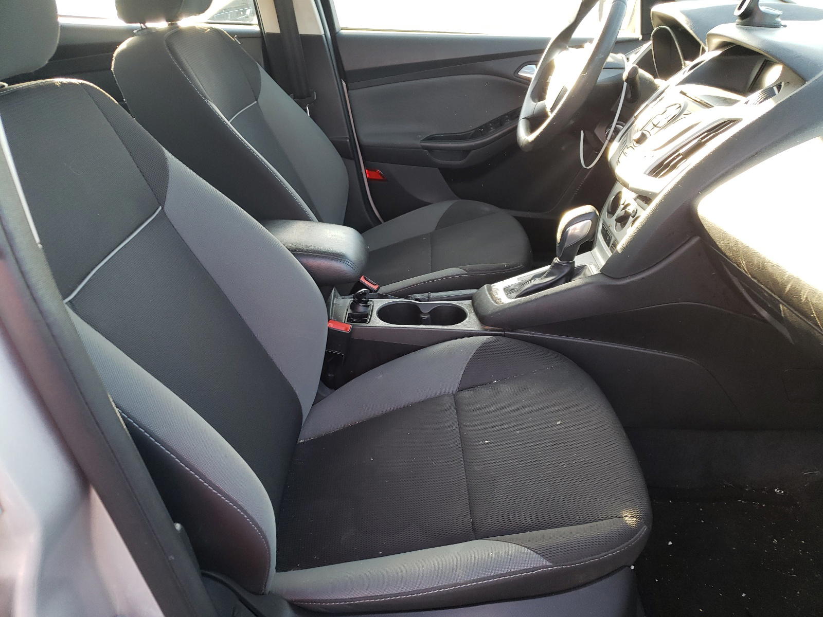 Photo 5 from auction – 2014 FORD FOCUS SE with VIN 1FADP3F20EL150497