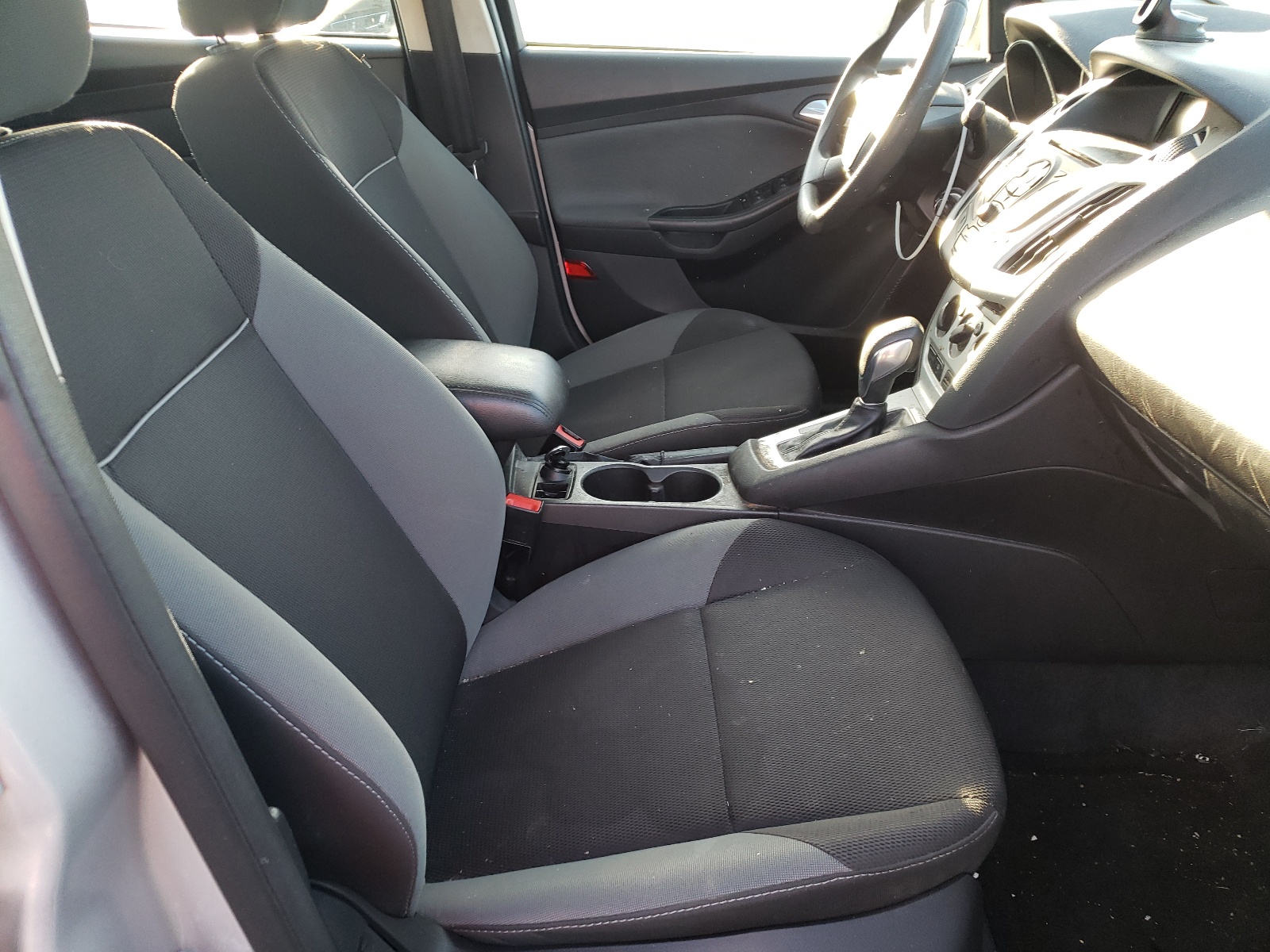 Фото 5 с аукциона – 2014 FORD FOCUS SE с VIN 1FADP3F20EL150497