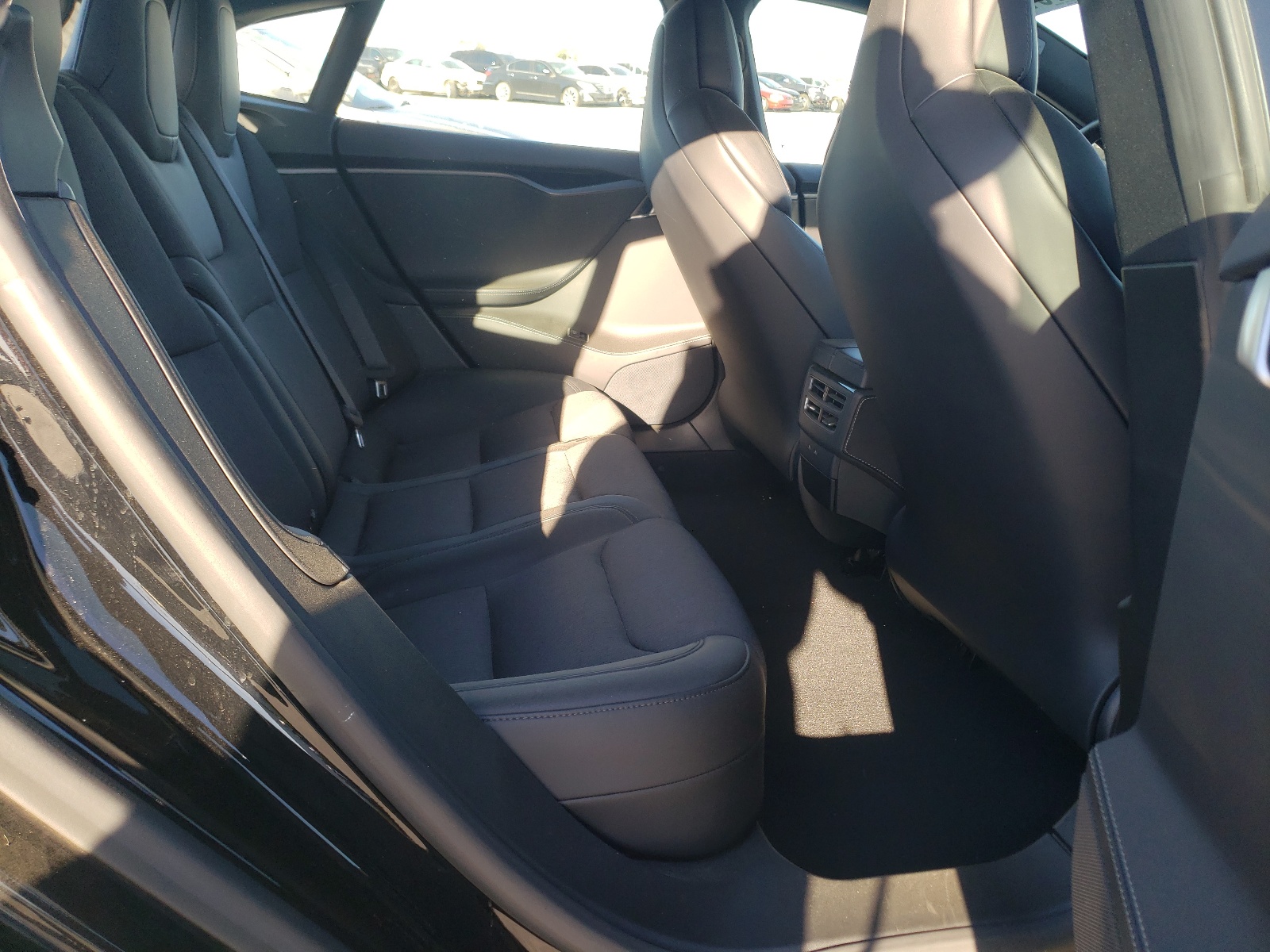 Снимка 6 от търг – 2018 TESLA MODEL S с VIN 5YJSA1E28JF269758