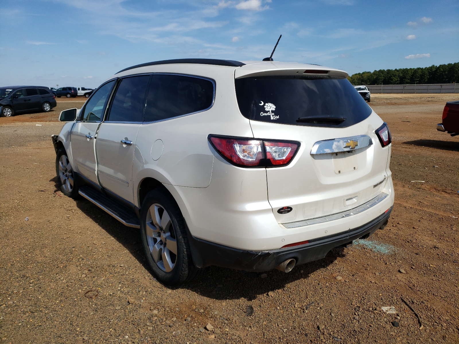 Photo 3 from auction – 2015 CHEVROLET TRAVERSE L with VIN 1GNKRJKD1FJ275102