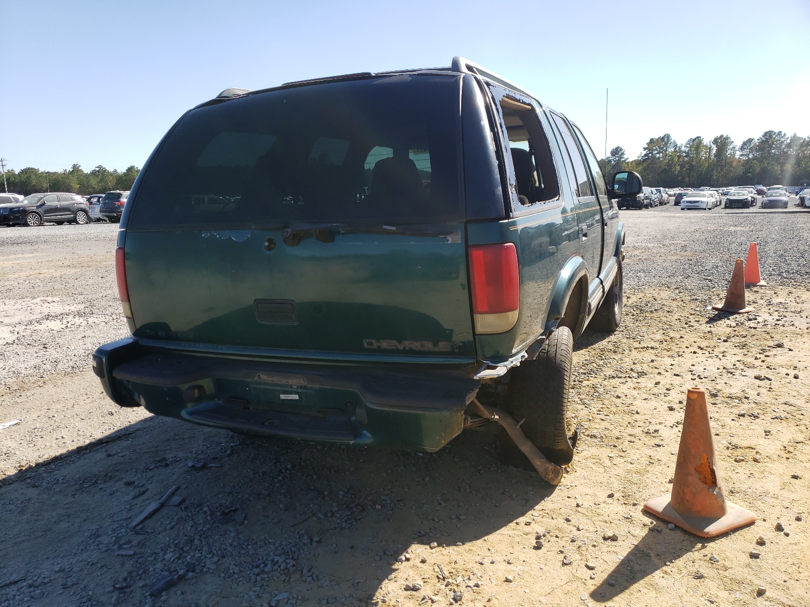 Photo 4 from auction – 1998 CHEVROLET BLAZER with VIN 1GNCS13W6W2112173