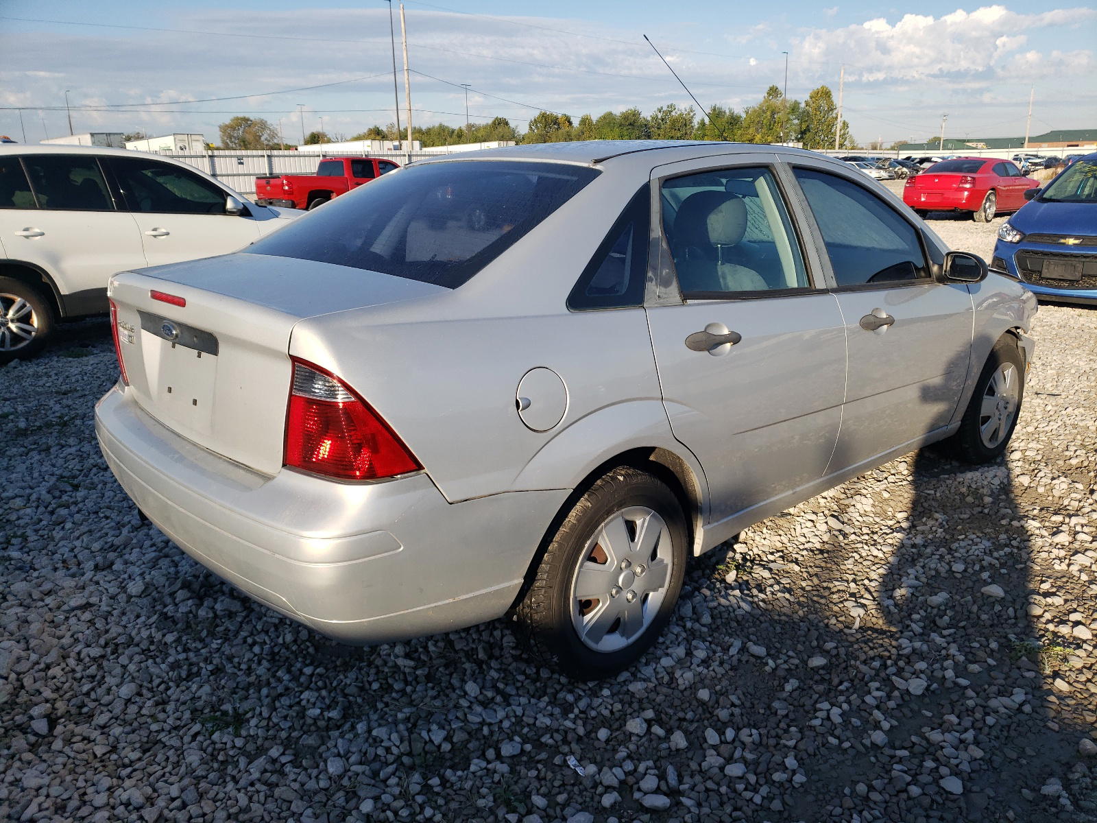 Photo 4 from auction – 2007 FORD FOCUS with VIN 1FAFP34N57W356759