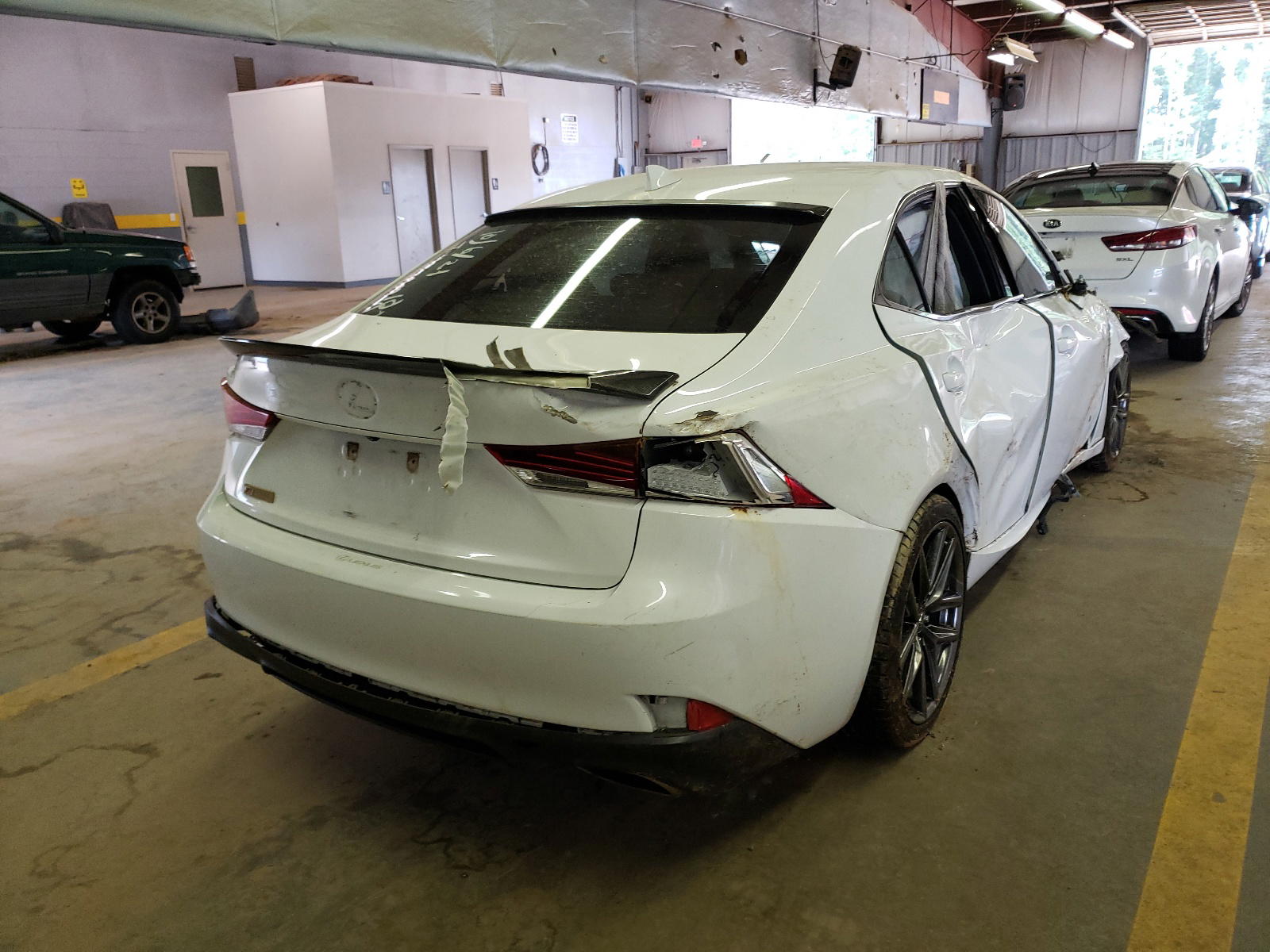 Photo 4 from auction – 2017 LEXUS IS 200T with VIN JTHBA1D22H5045476