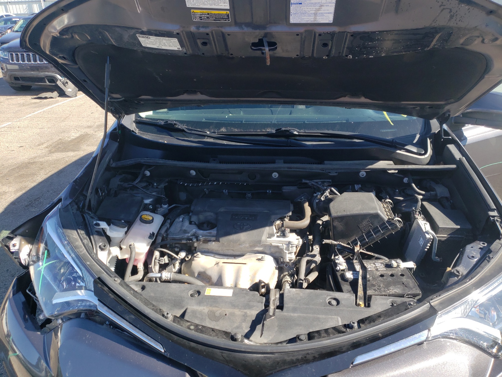 Photo 7 from auction – 2017 TOYOTA RAV4 XLE with VIN 2T3RFREV1HW562740