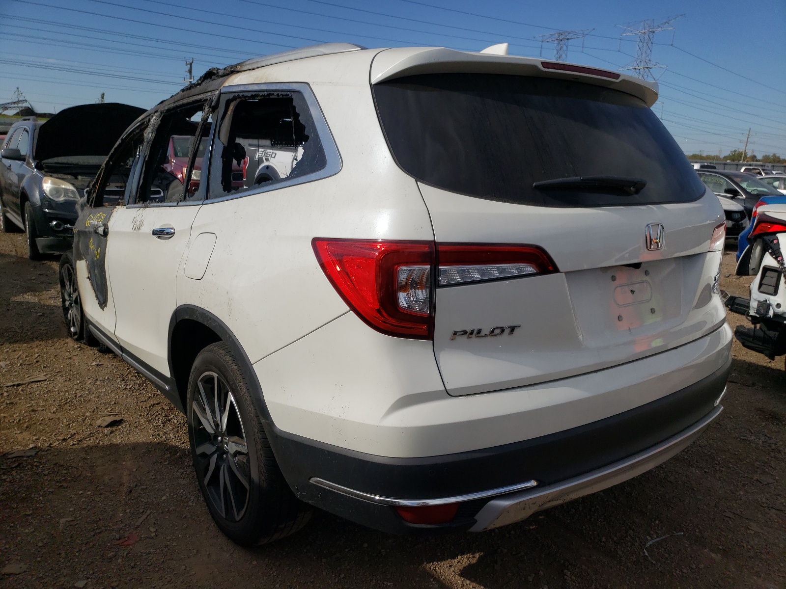 Photo 3 from auction – 2019 HONDA PILOT TOUR with VIN 5FNYF6H92KB076282
