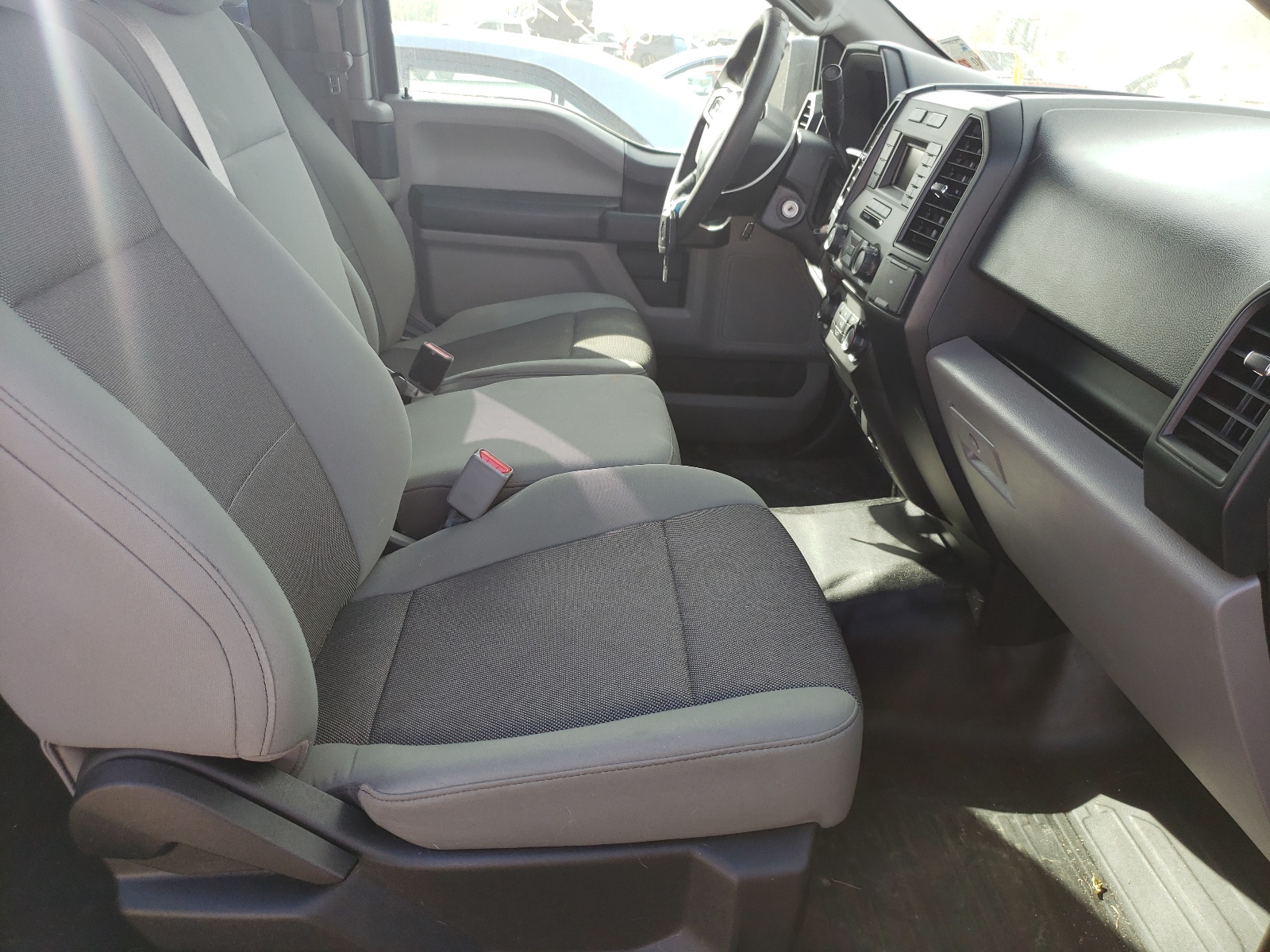 Photo 5 from auction – 2016 FORD F150 SUPER with VIN 1FTEX1CP6GKE34020