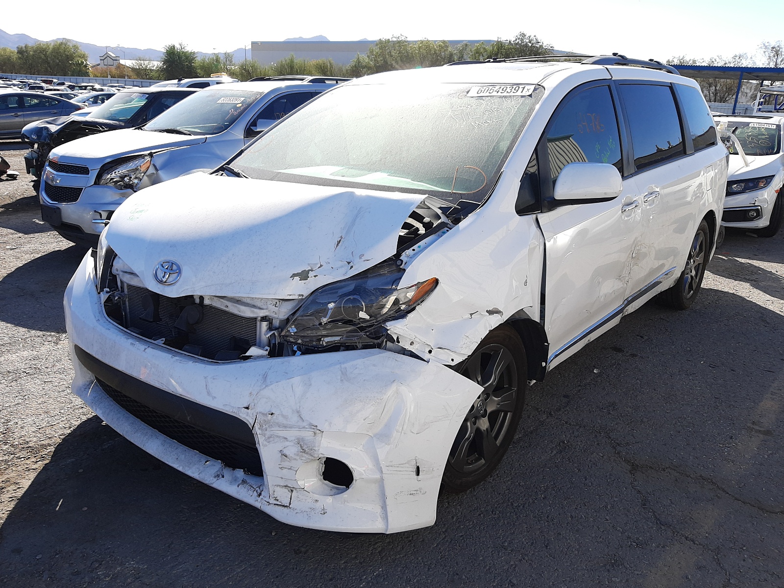 Photo 2 from auction – 2017 TOYOTA SIENNA SE with VIN 5TDXZ3DC3HS806045
