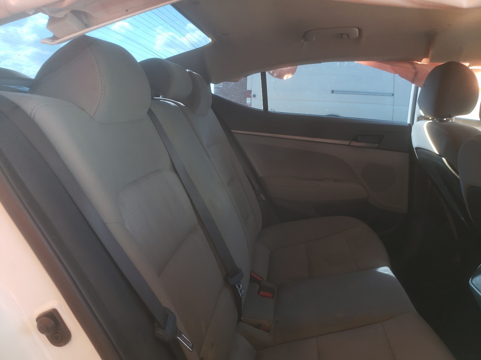 Photo 6 from auction – 2017 HYUNDAI ELANTRA SE with VIN 5NPD74LF7HH101233