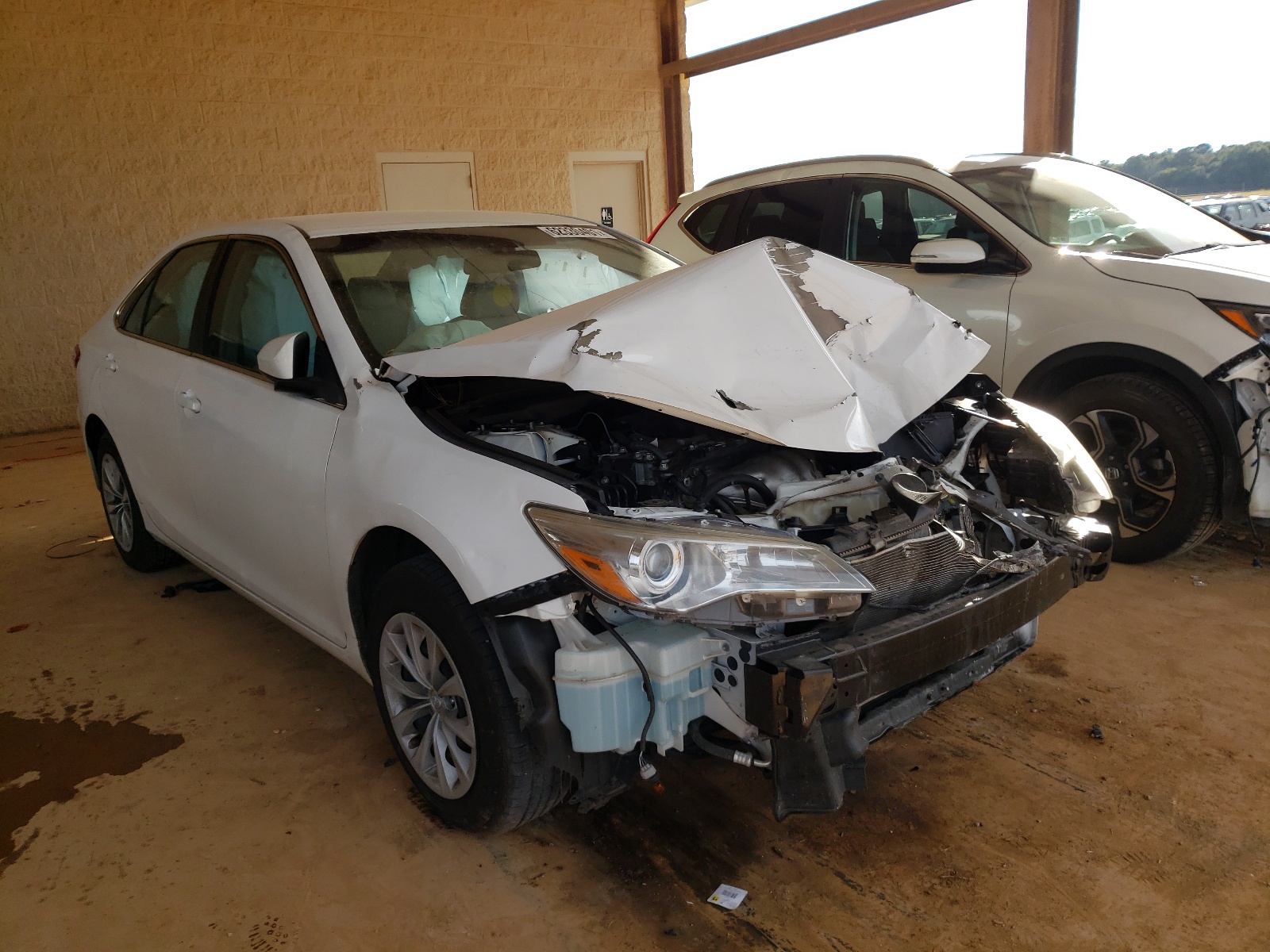 Photo 1 from auction – 2015 TOYOTA CAMRY LE with VIN 4T1BF1FK0FU066843