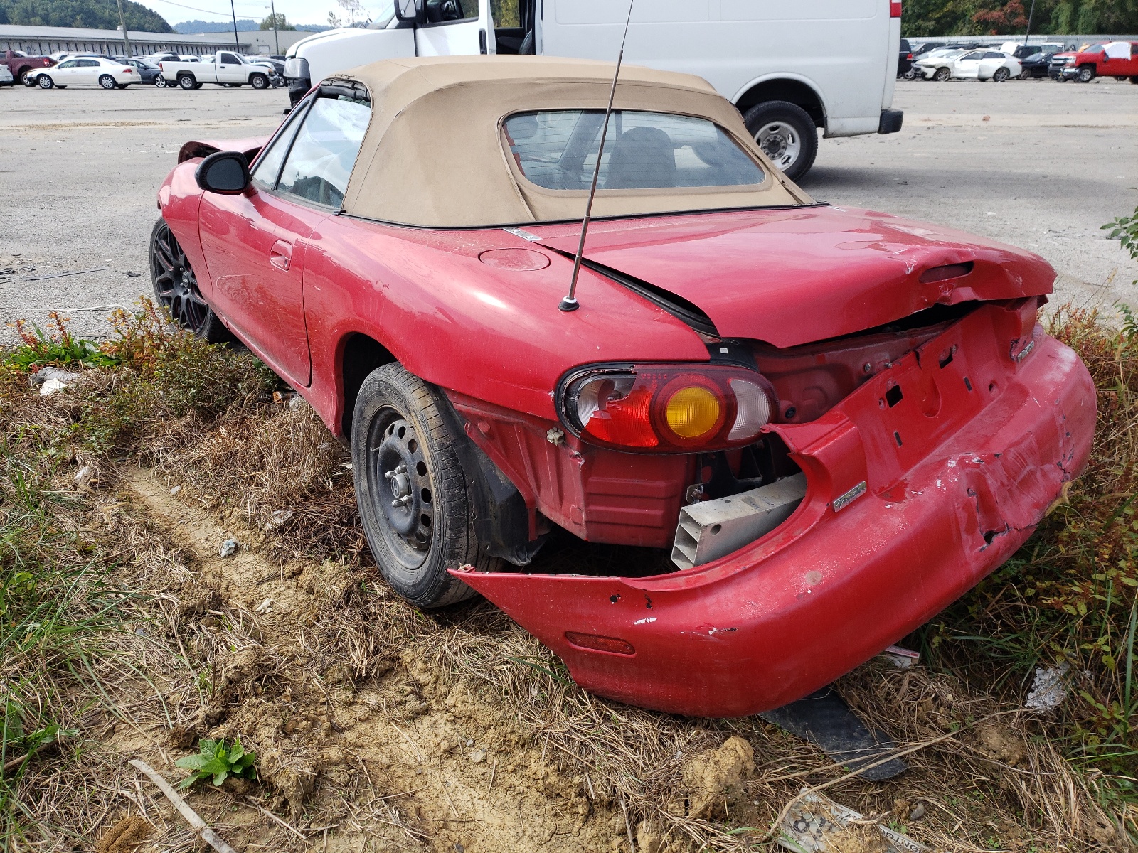 Photo 3 from auction – 1999 MAZDA MX-5 MIATA with VIN JM1NB3535X0100545