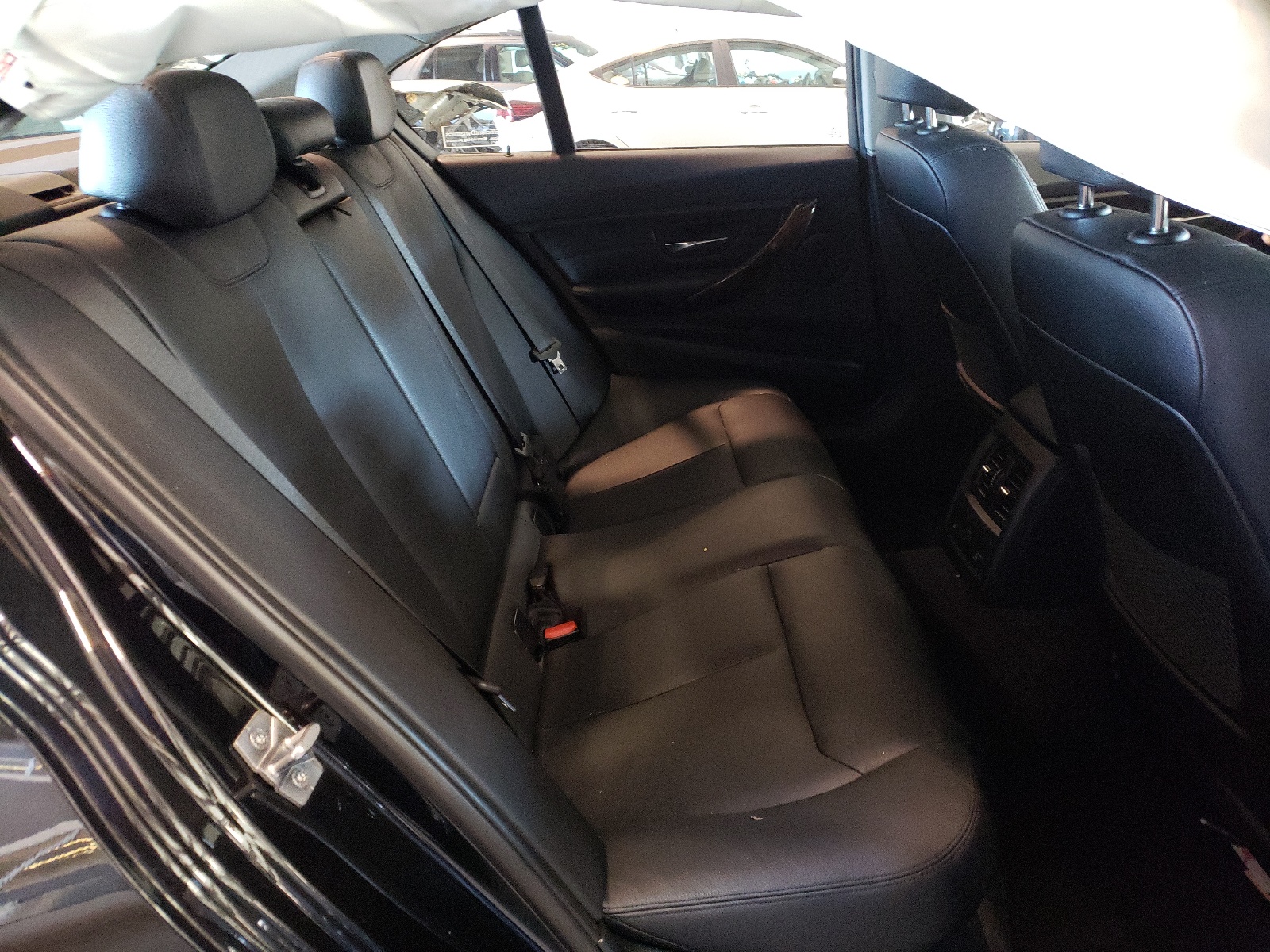 Photo 6 from auction – 2014 BMW 3 SERIES with VIN WBA3D5C51EKX97955