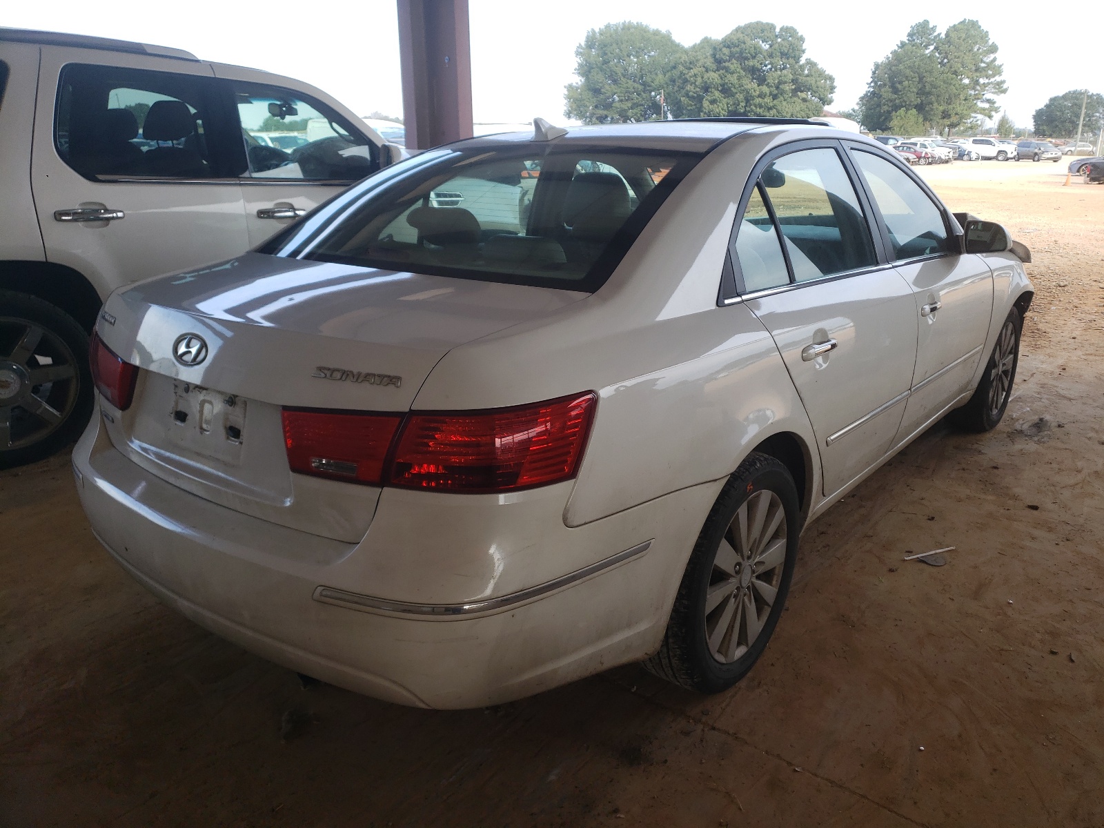 Photo 4 from auction – 2010 HYUNDAI SONATA SE with VIN 5NPEU4AC0AH652910