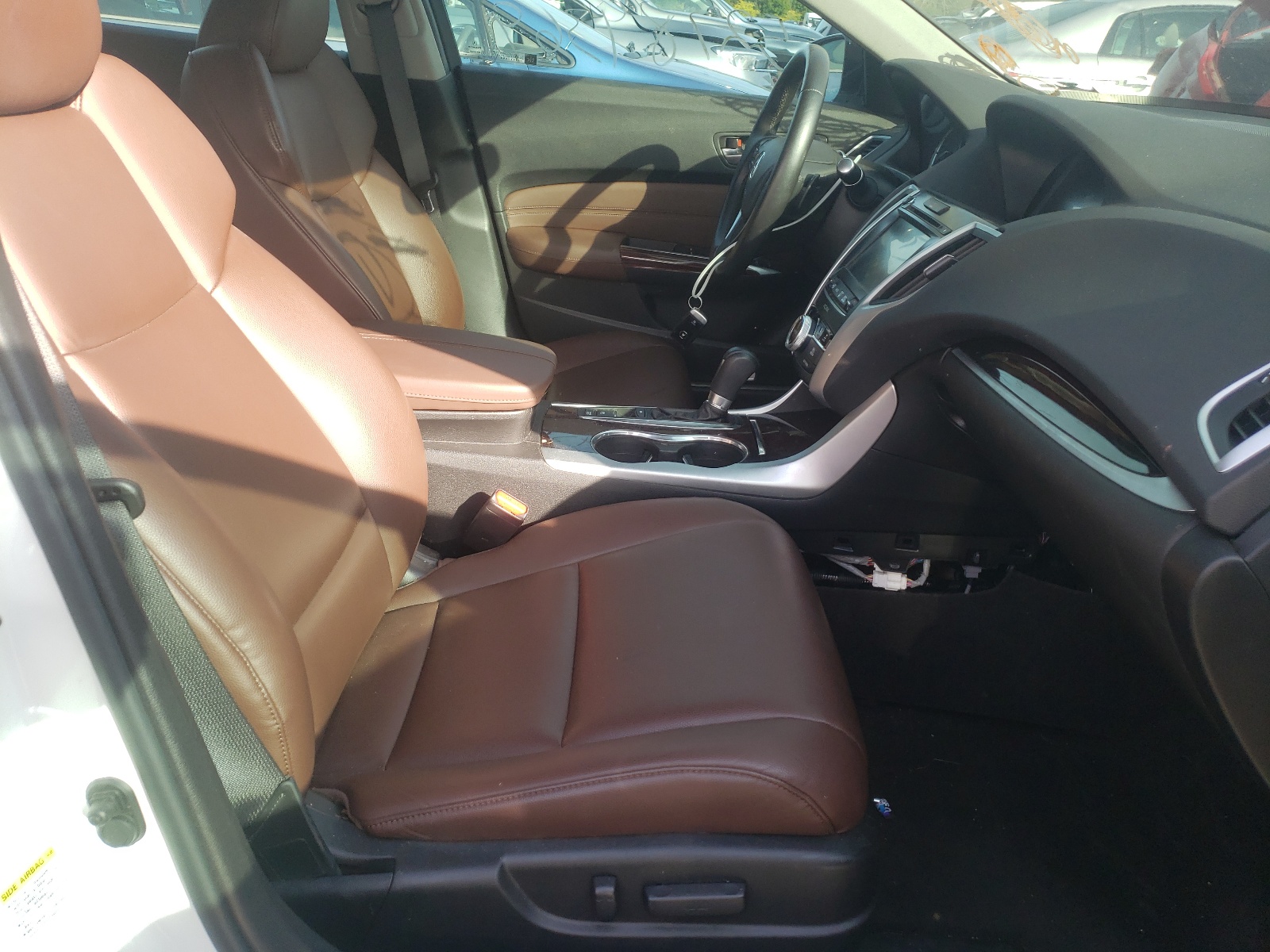 Photo 5 from auction – 2017 ACURA TLX with VIN 19UUB1F32HA010961