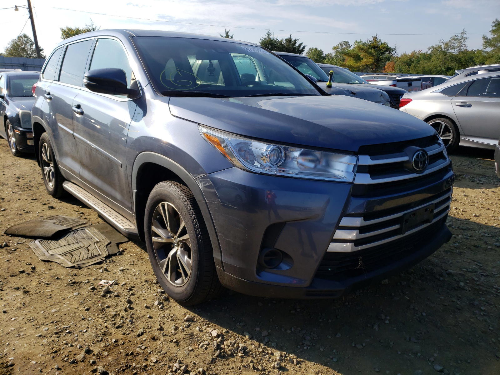 TOYOTA HIGHLANDER 2019 with VIN 5TDBZRFH2KS984784 - Photo from auction