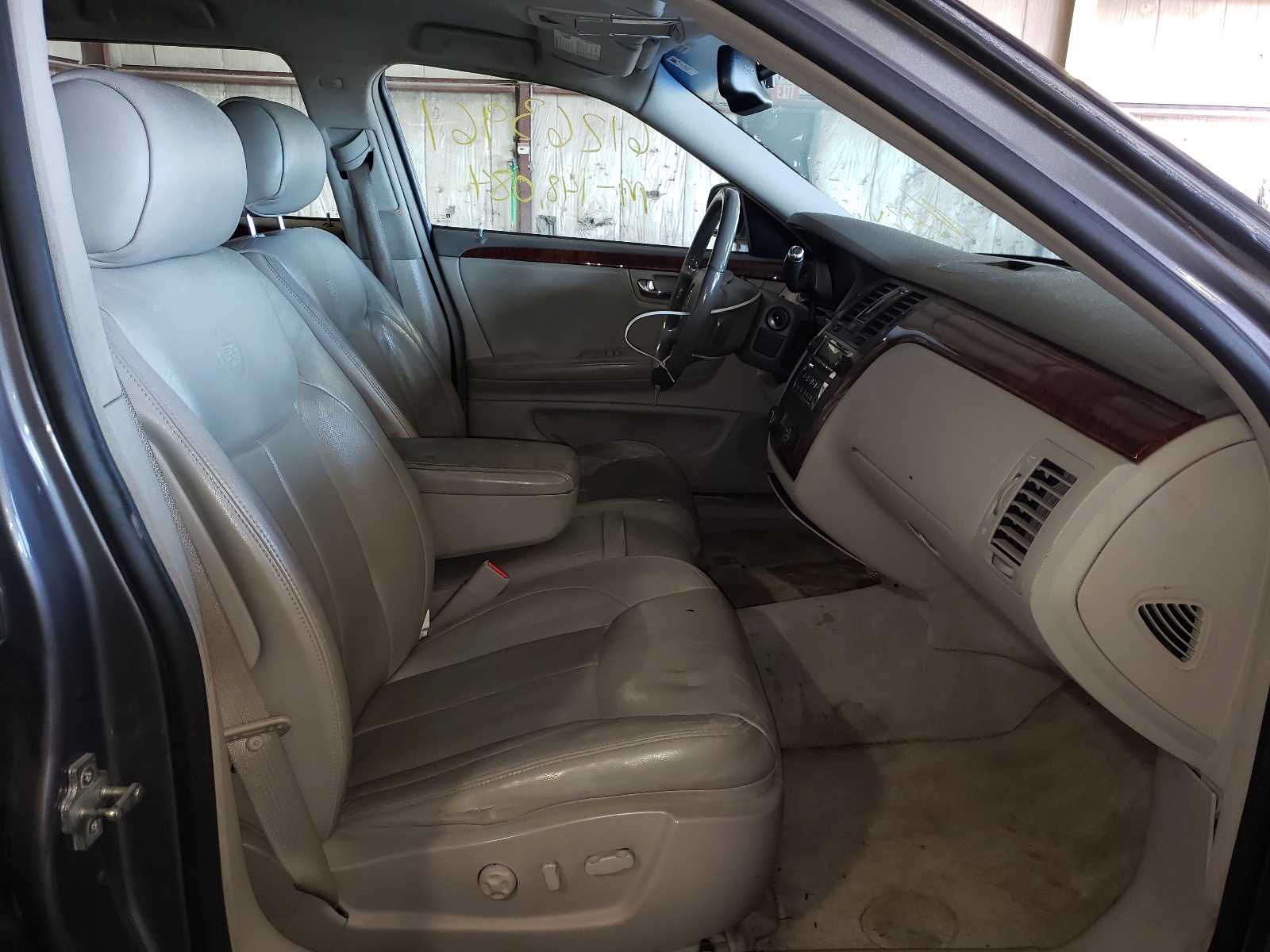 Photo 5 from auction – 2007 CADILLAC DTS with VIN 1G6KD57Y57U207351