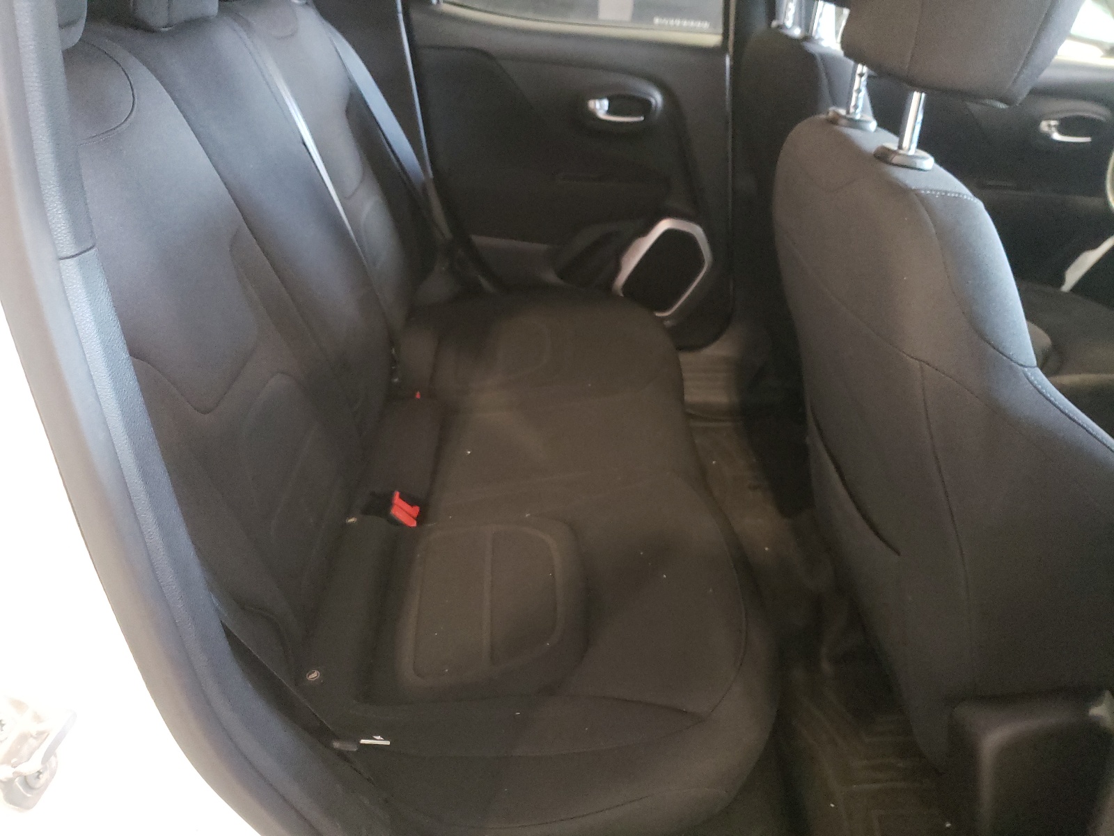 Photo 6 from auction – 2019 JEEP RENEGADE L with VIN ZACNJBBB1KPJ97865