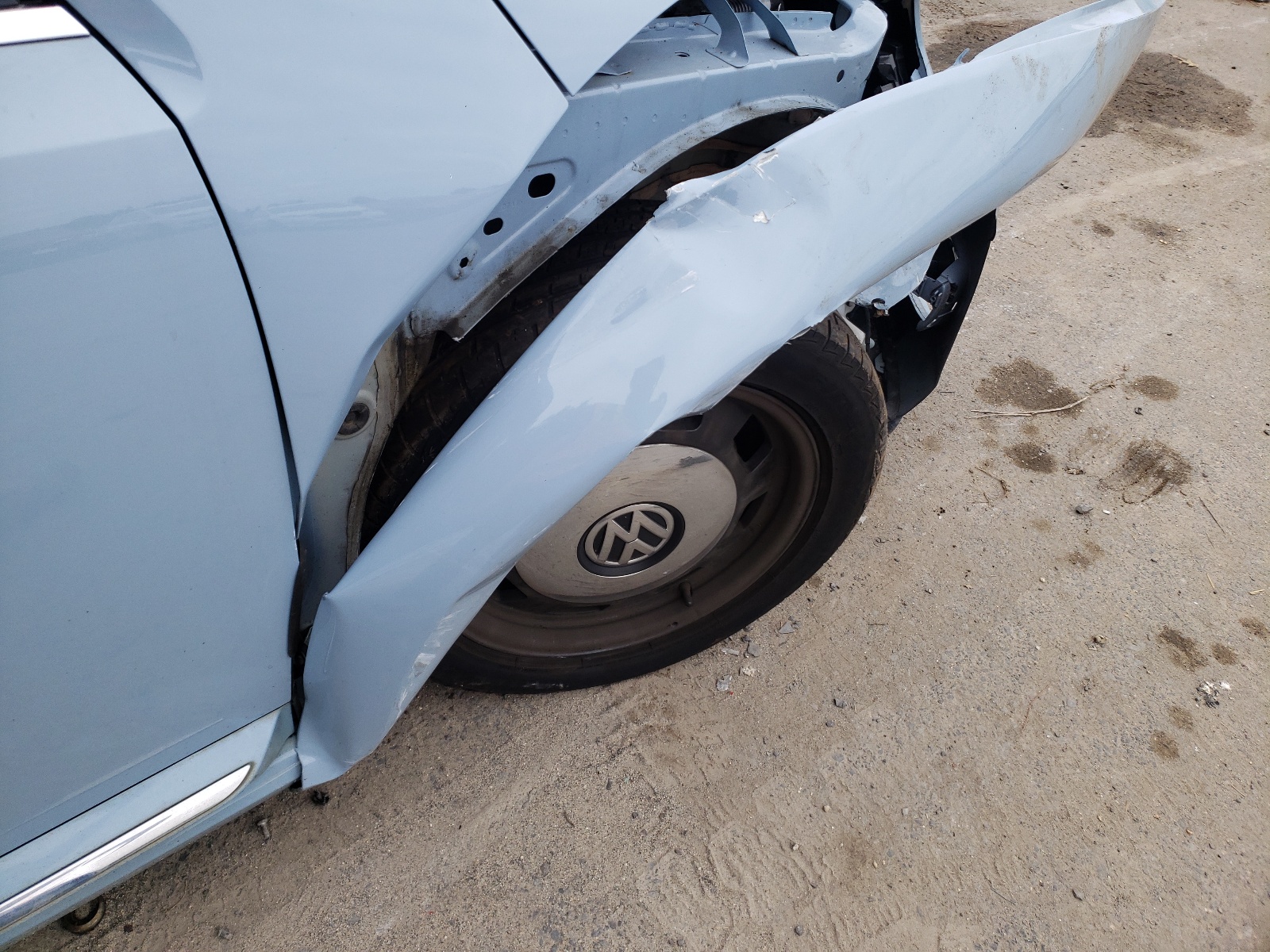 Photo 9 from auction – 2013 VOLKSWAGEN BEETLE with VIN 3VW5P7ATXDM816619
