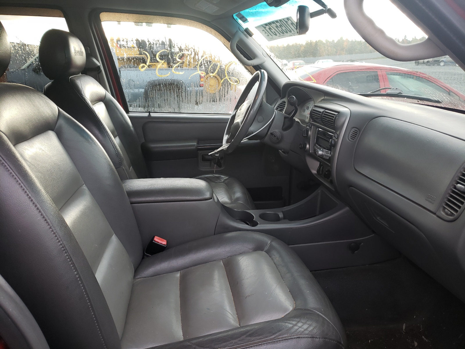 Photo 5 from auction – 2005 FORD EXPLORER S with VIN 1FMZU77K95UA58616