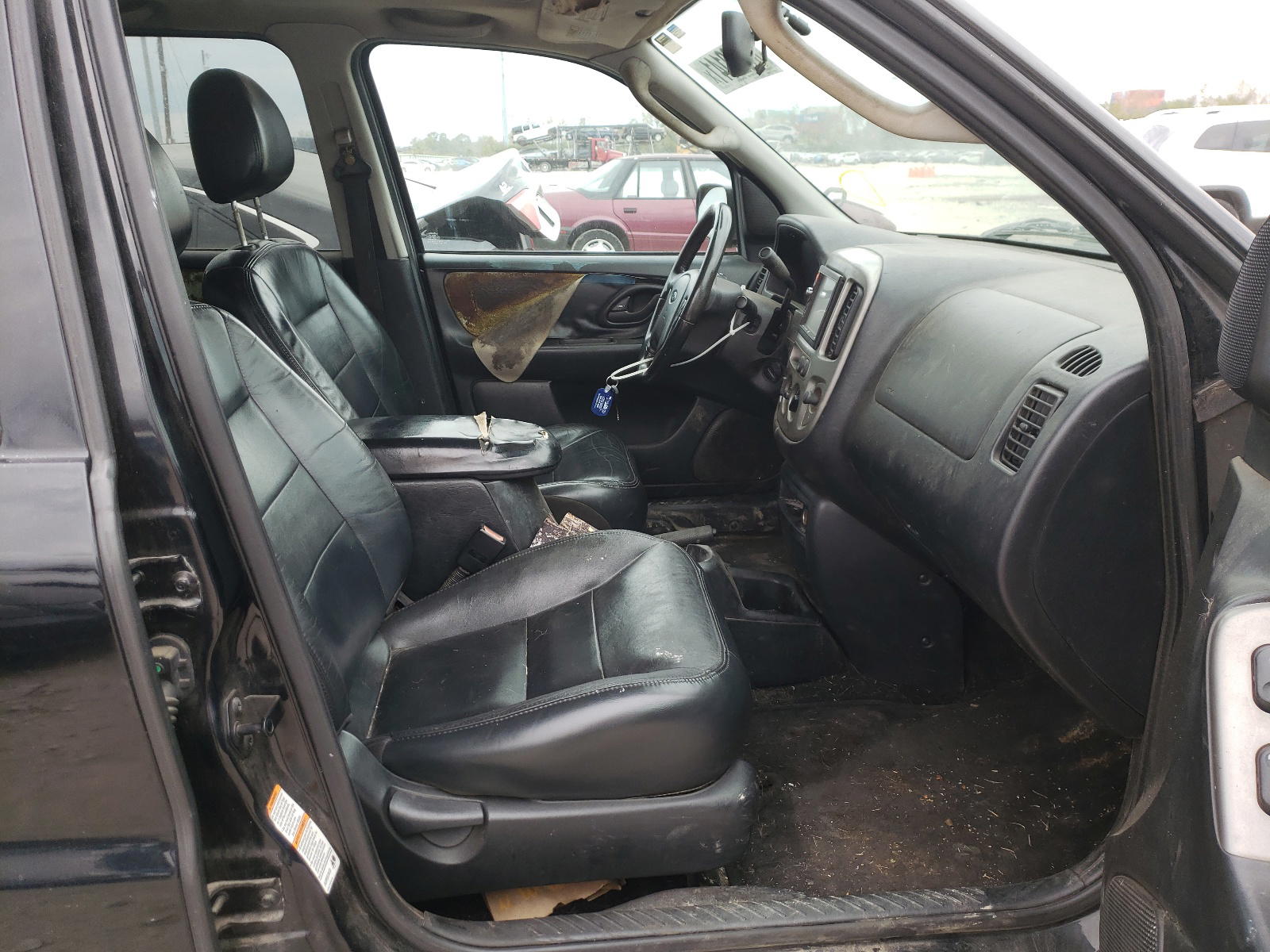 Photo 5 from auction – 2004 FORD ESCAPE LIM with VIN 1FMCU04184KA41132