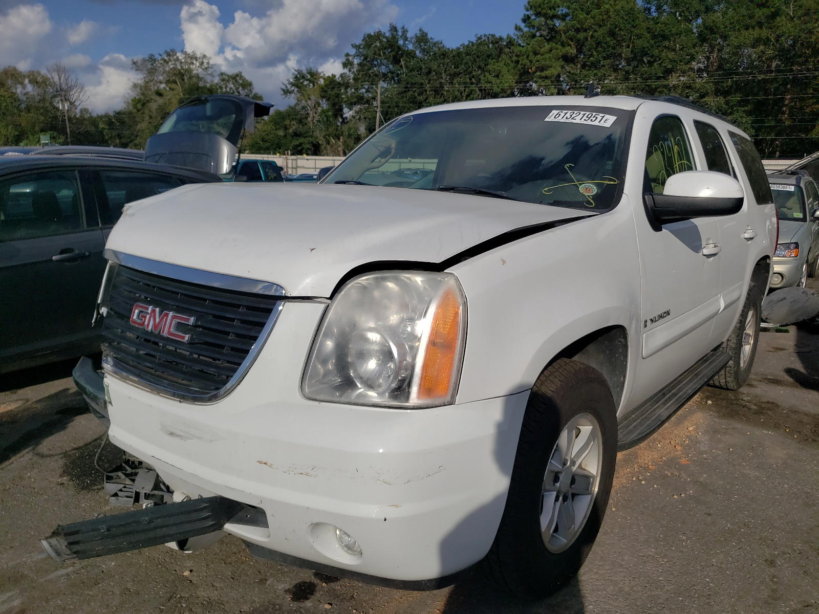 Photo 2 from auction – 2007 GMC YUKON with VIN 1GKFC13037R417755