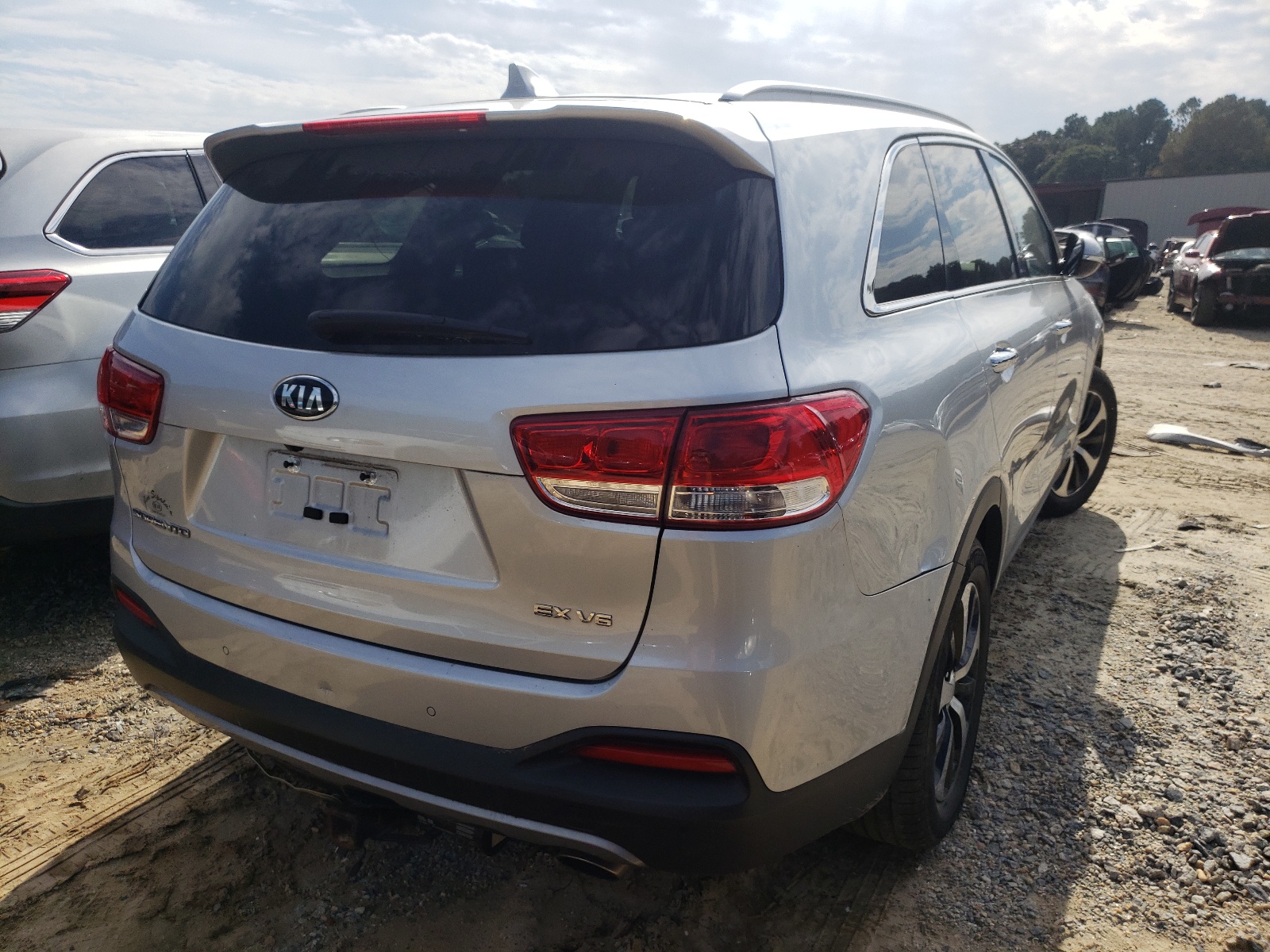 Photo 4 from auction – 2017 KIA SORENTO EX with VIN 5XYPHDA58HG239410
