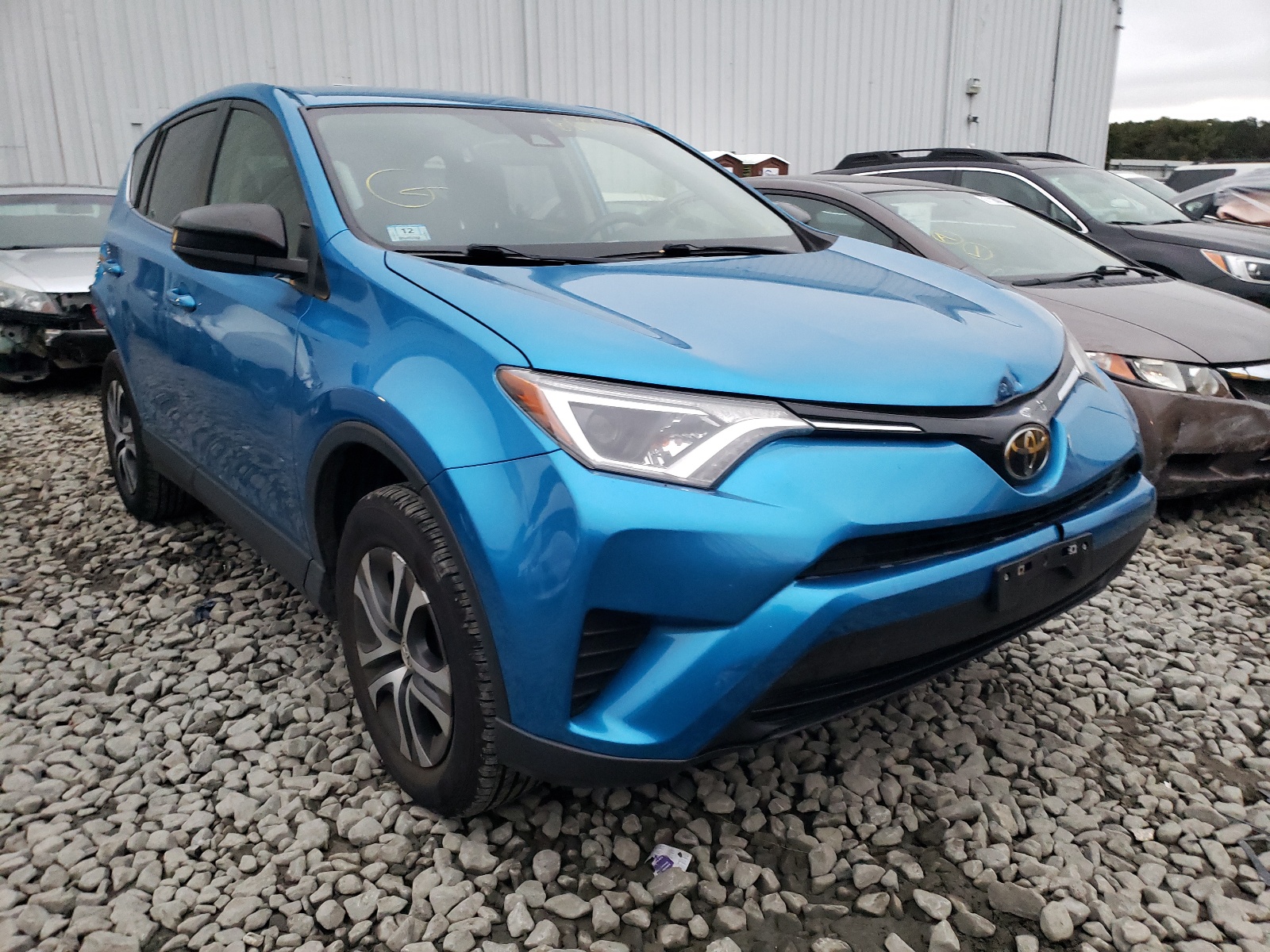 Photo 1 from auction – 2017 TOYOTA RAV4 LE with VIN JTMBFREV0HJ164127