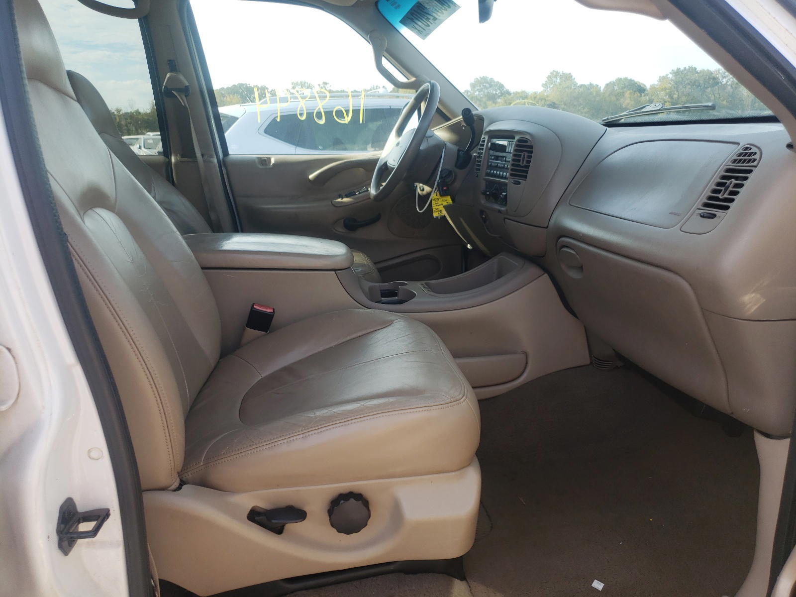 Photo 5 from auction – 2001 FORD EXPEDITION with VIN 1FMRU15W91LB74188