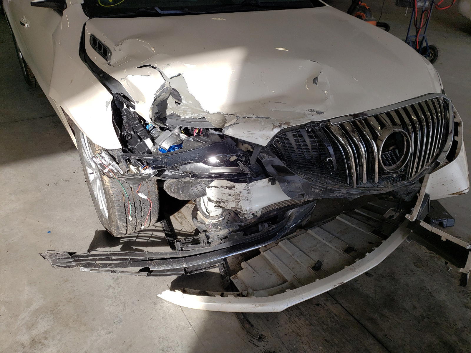 Photo 9 from auction – 2014 BUICK LACROSSE with VIN 1G4GB5GR7EF102728