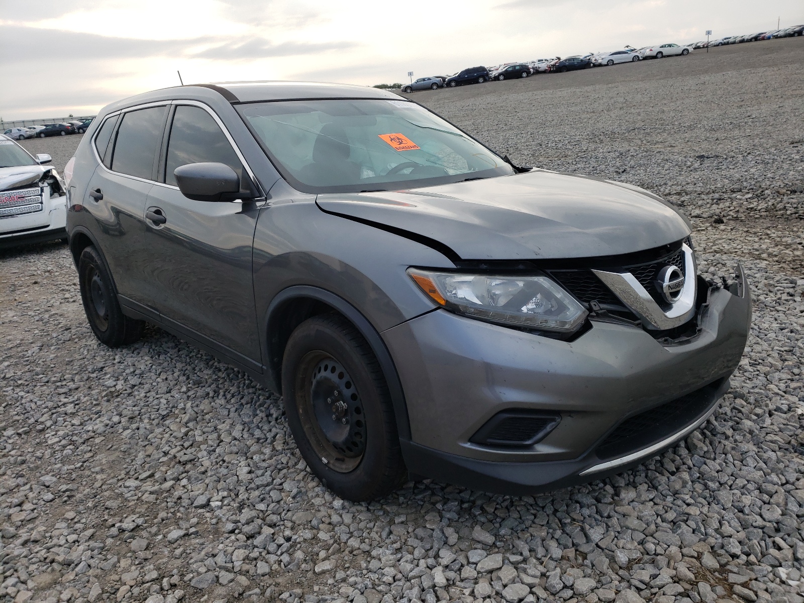 NISSAN ROGUE S 2016 with VIN 5N1AT2MT1GC810690 - Photo from auction
