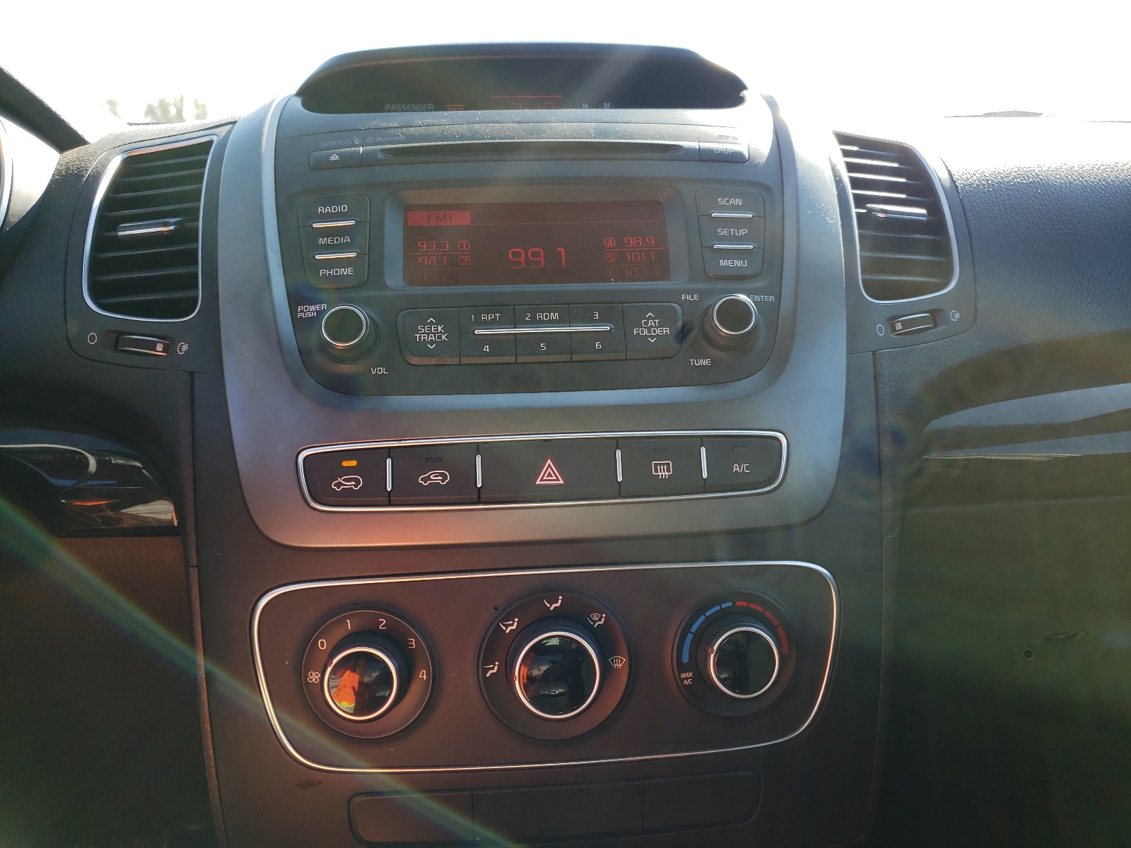 Photo 9 from auction – 2015 KIA SORENTO LX with VIN 5XYKT3A69FG646421